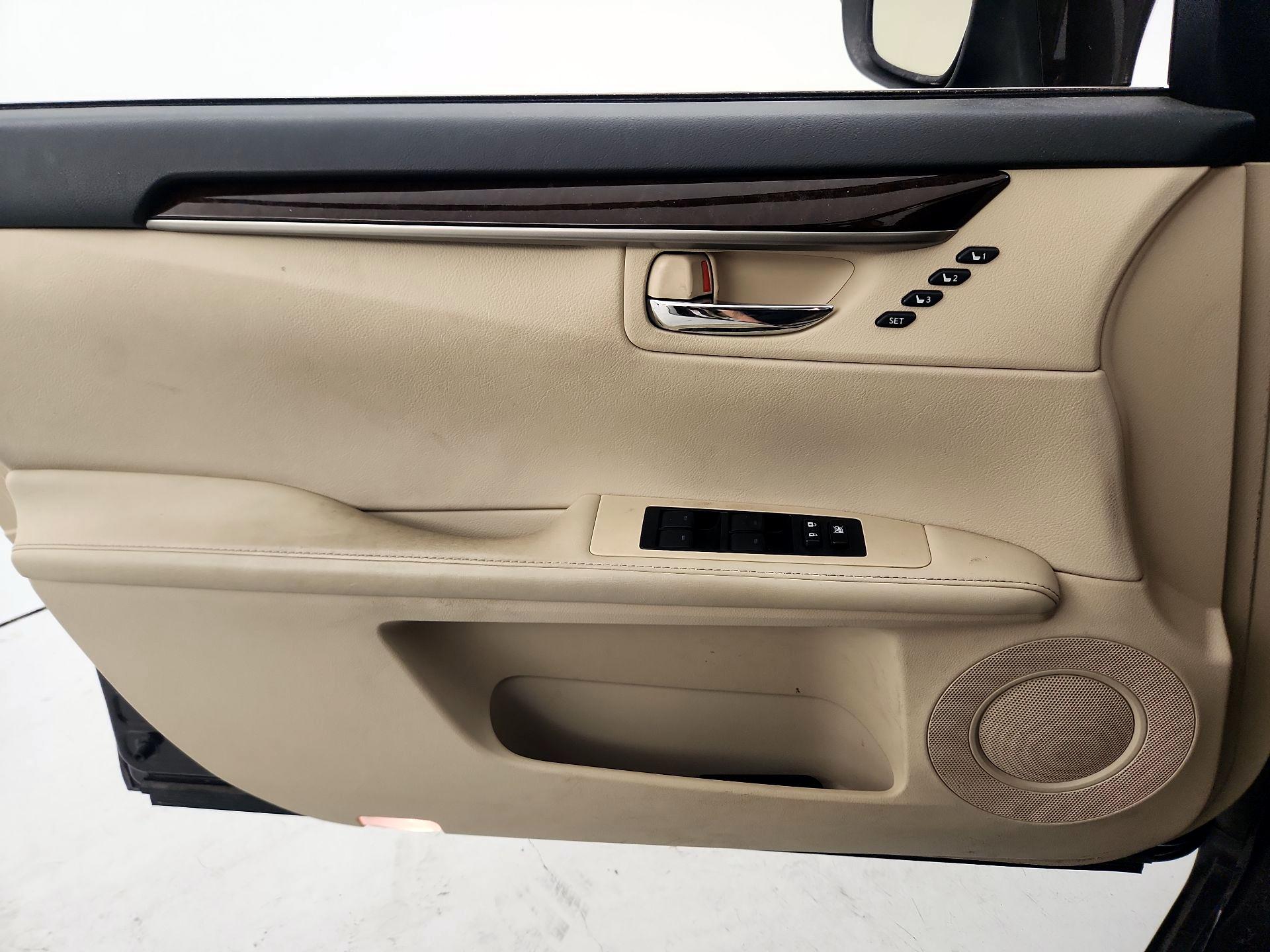 Thumbnail: 2015 Lexus ES - 12
