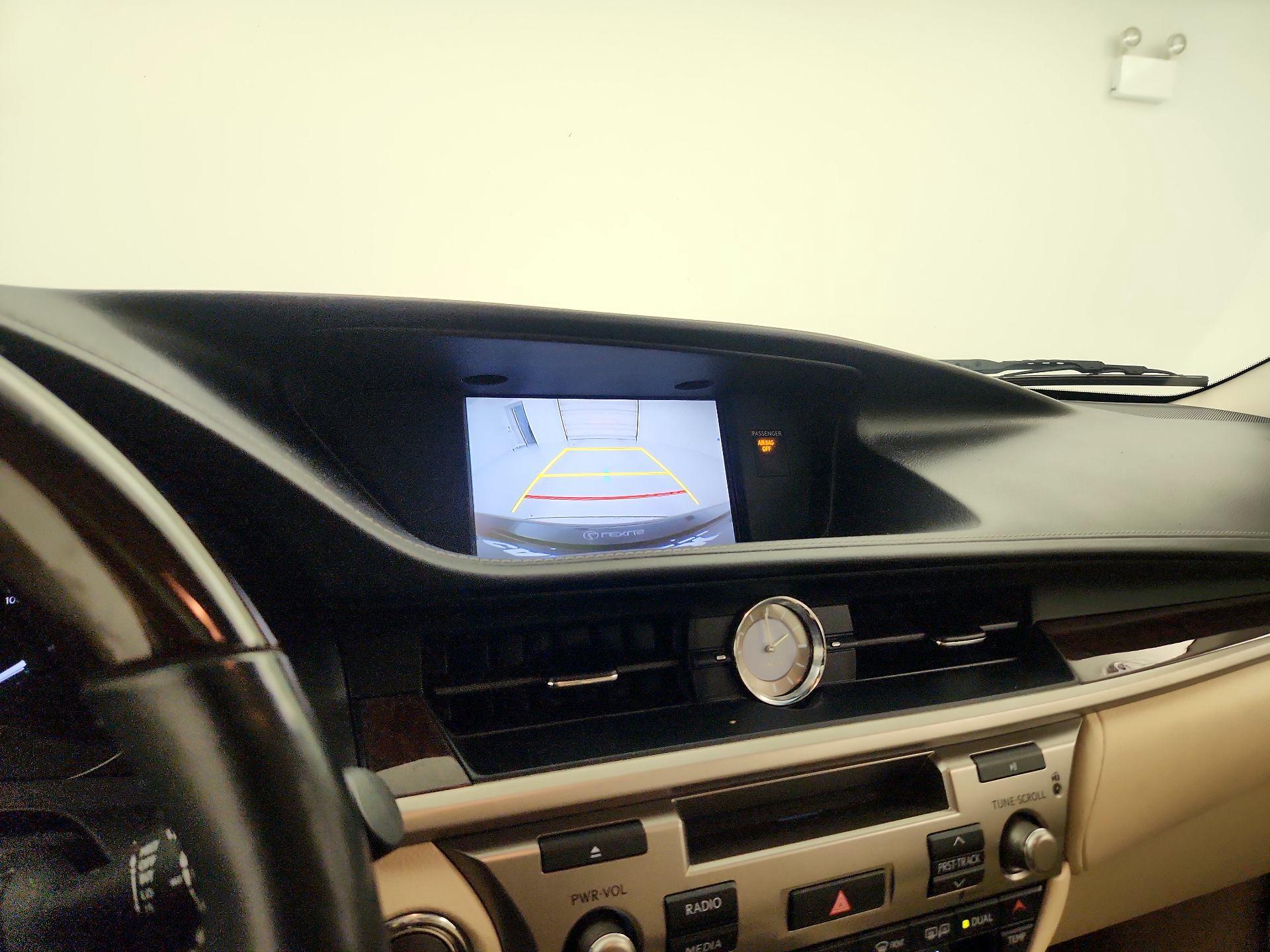 Thumbnail: 2015 Lexus ES - 14