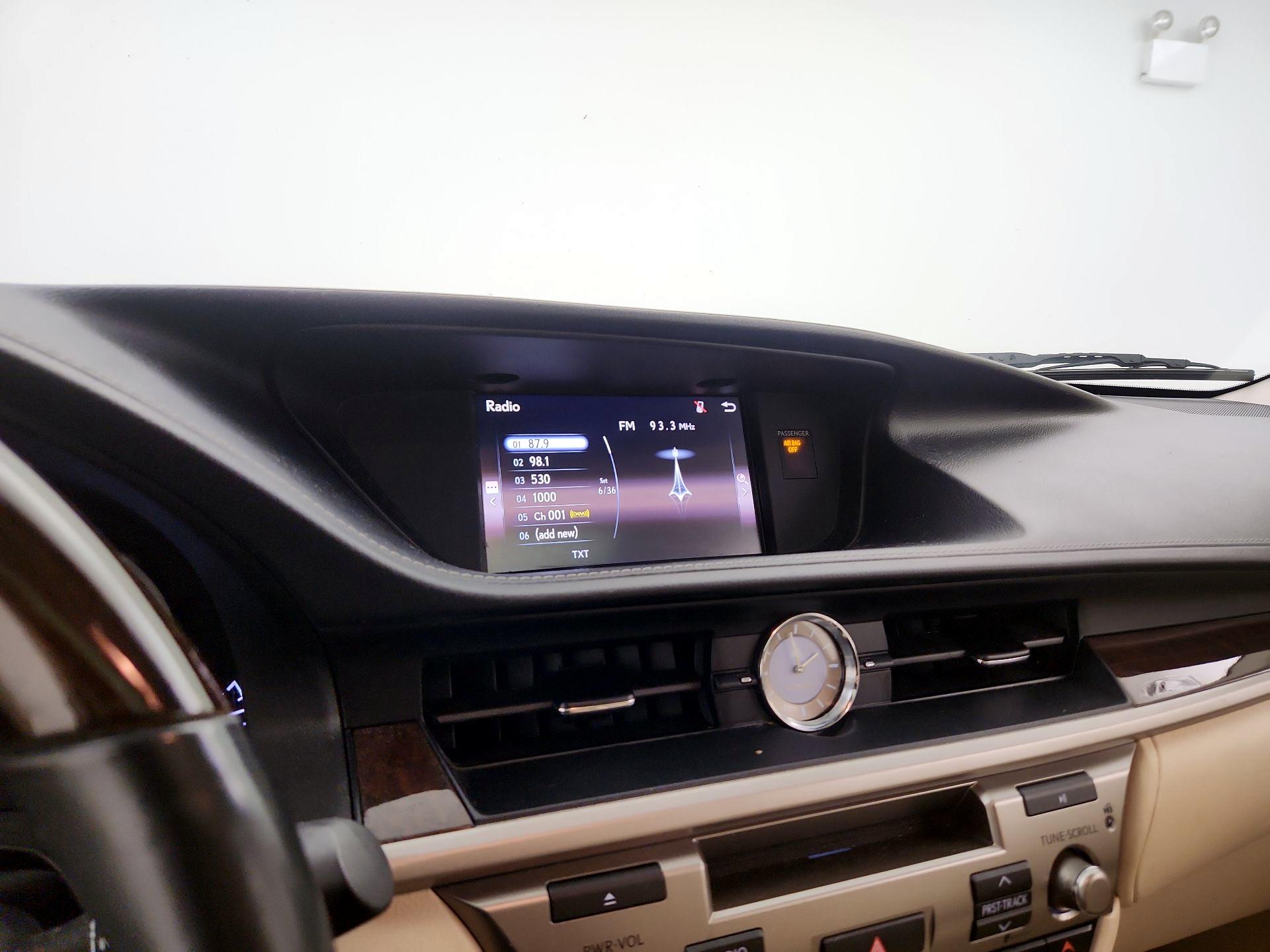 Thumbnail: 2015 Lexus ES - 15