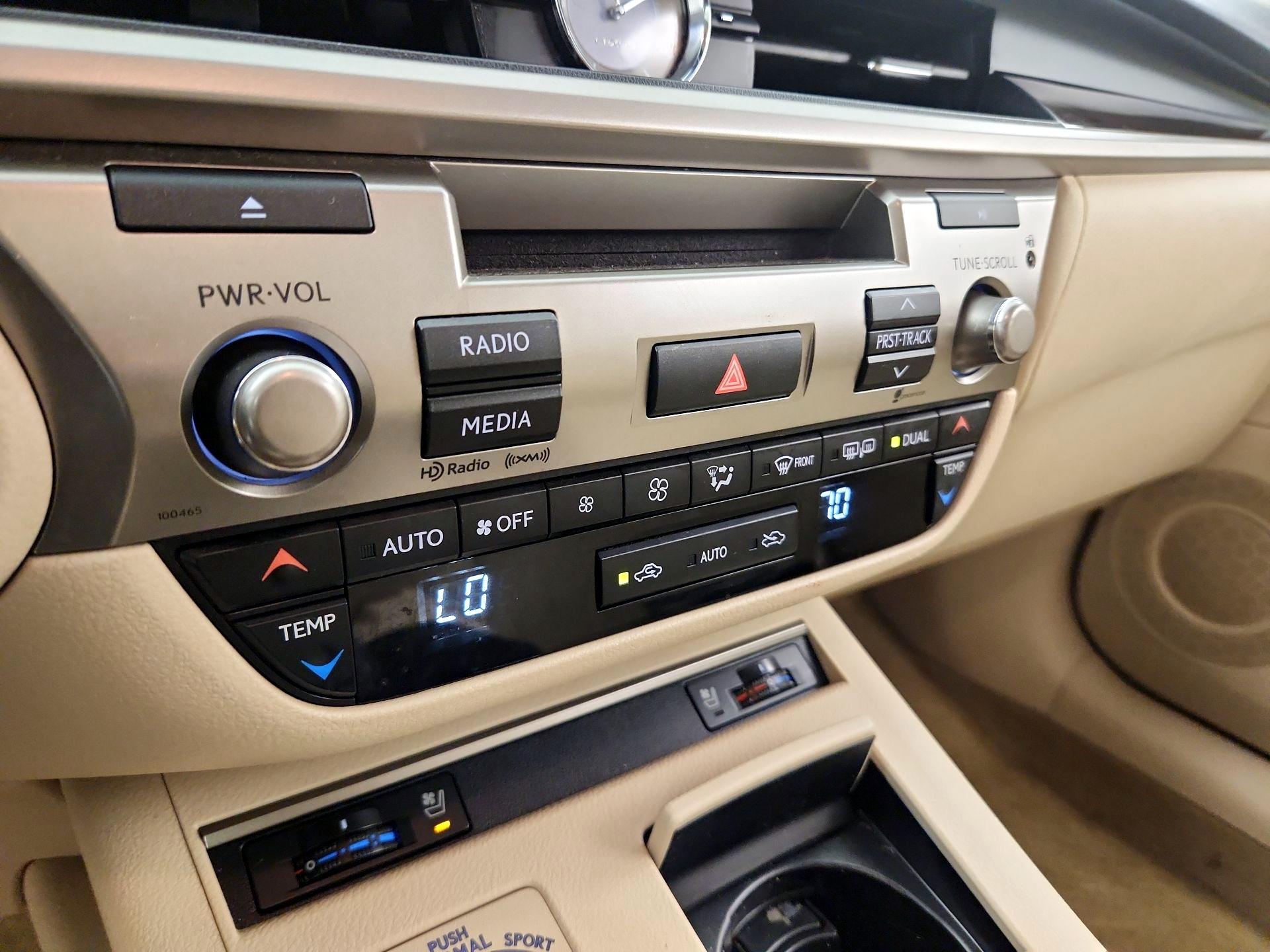 Thumbnail: 2015 Lexus ES - 16