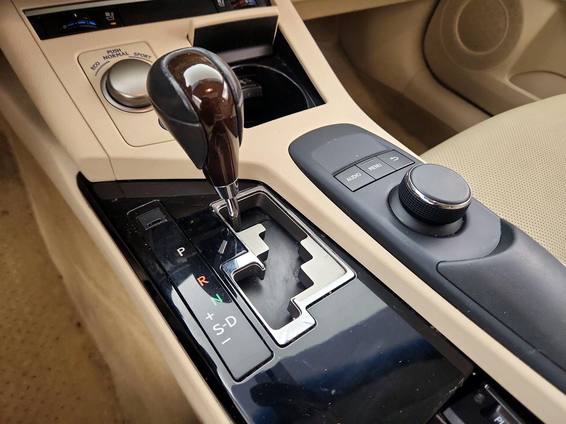 Thumbnail: 2015 Lexus ES - 17