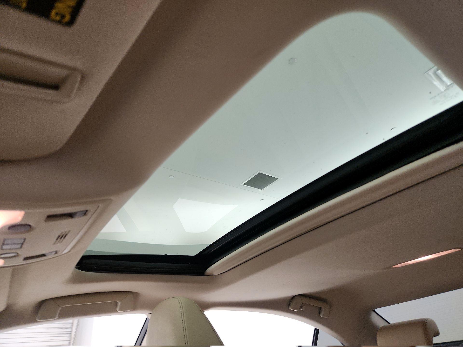 Thumbnail: 2015 Lexus ES - 19