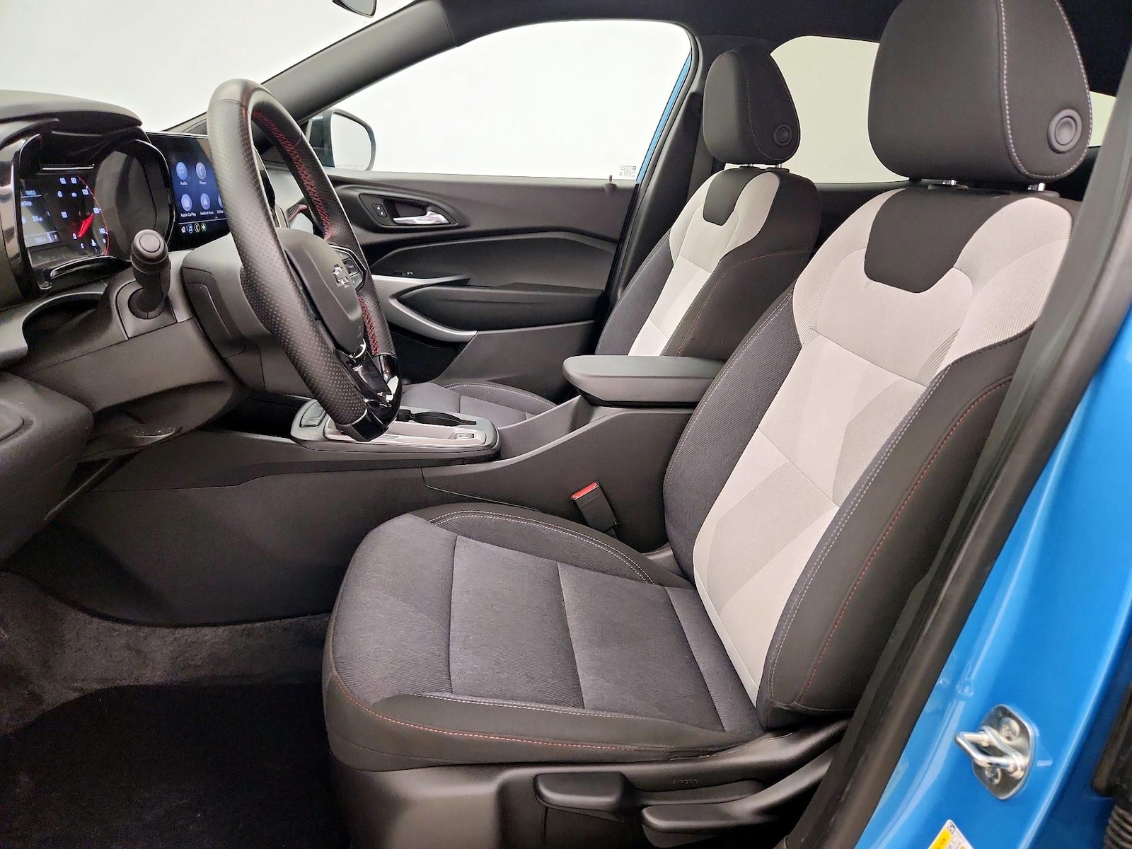 2025 Chevrolet Trax RS - Photo 12