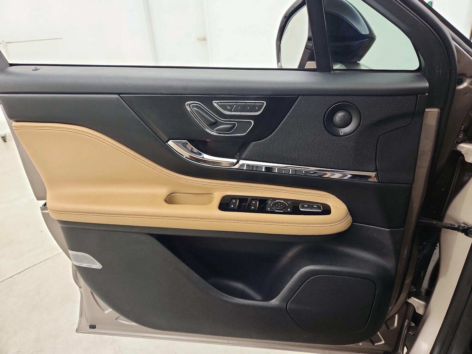 Thumbnail: 2020 Lincoln Corsair - 12