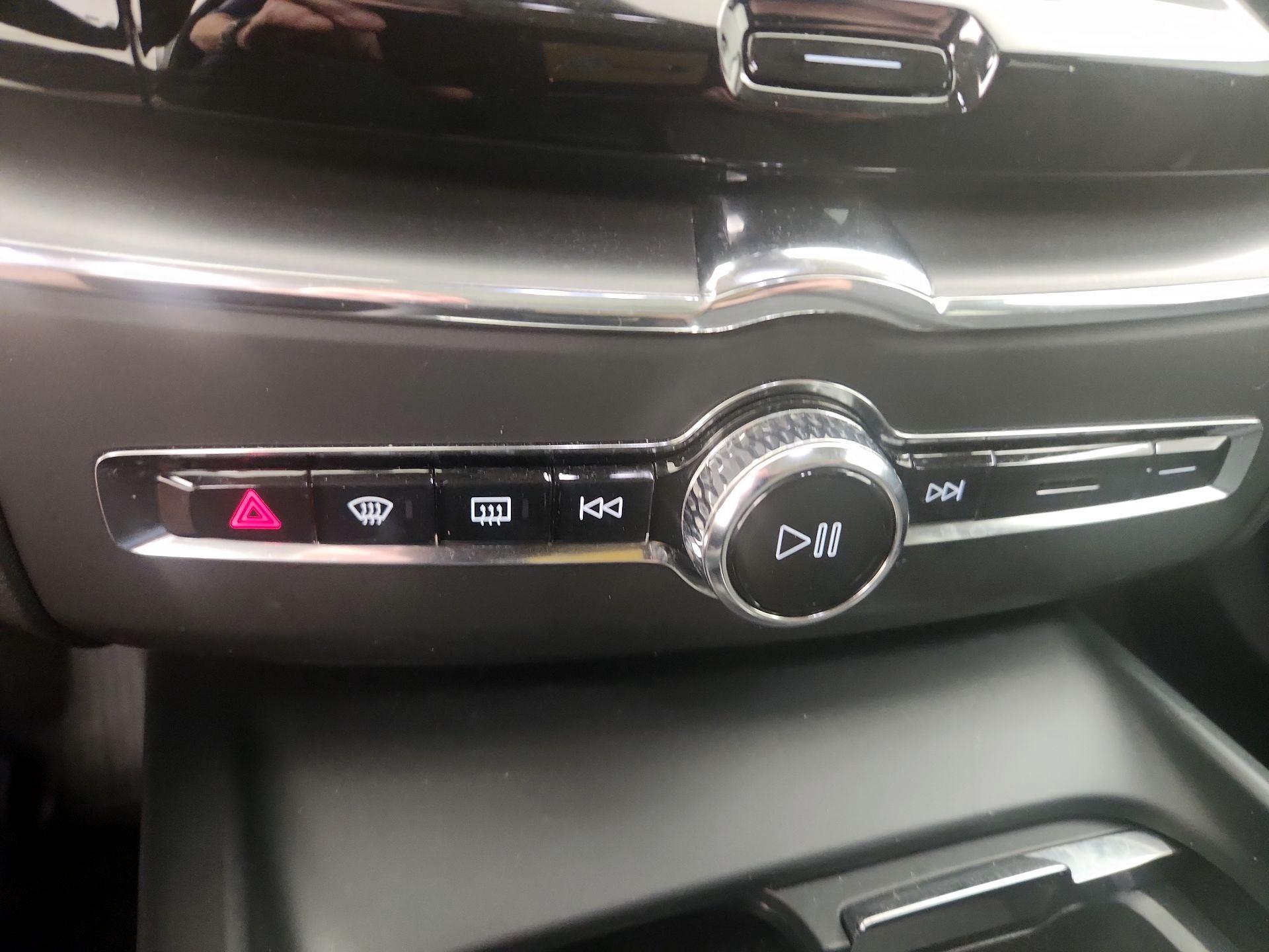Thumbnail: 2023 Volvo XC60 - 17