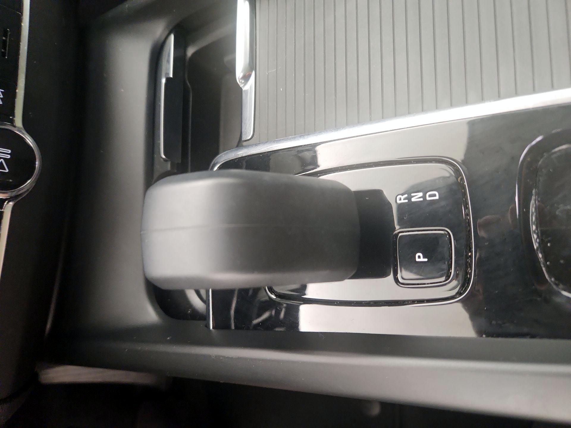Thumbnail: 2023 Volvo XC60 - 18