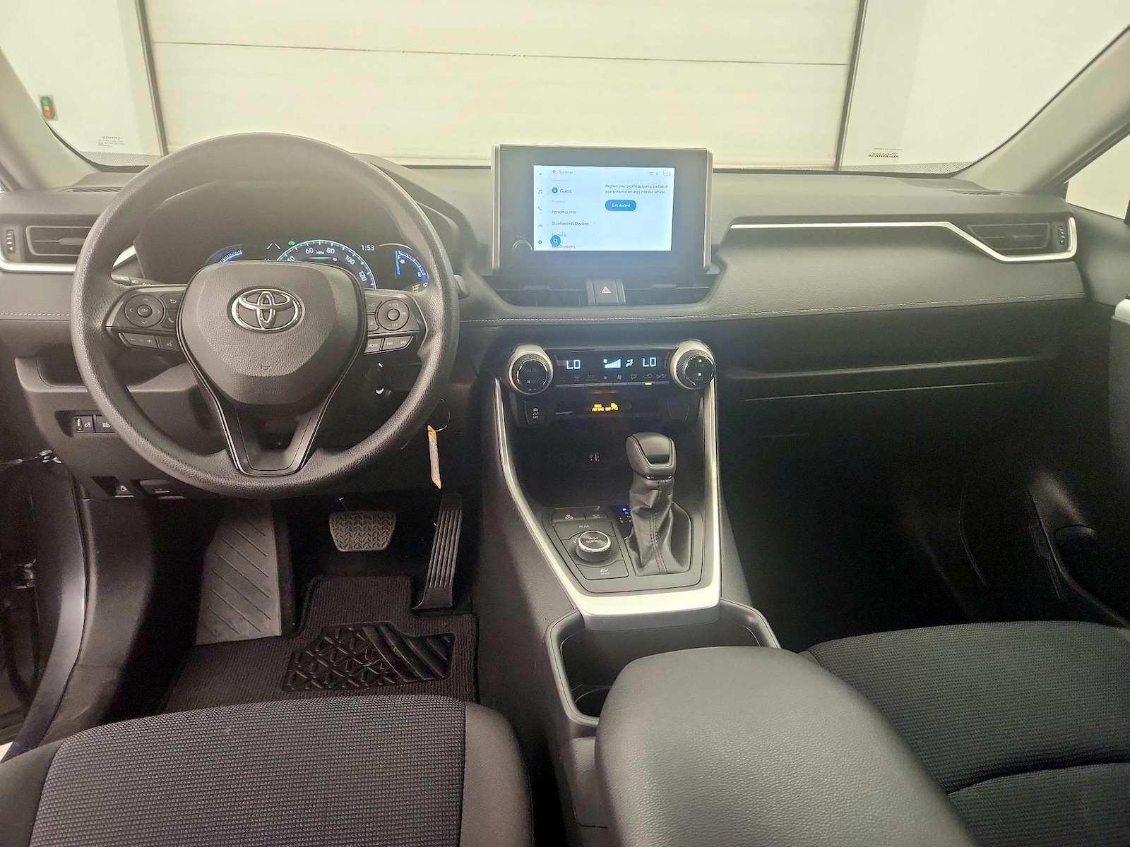 2024 Toyota RAV4 LE - Photo 10