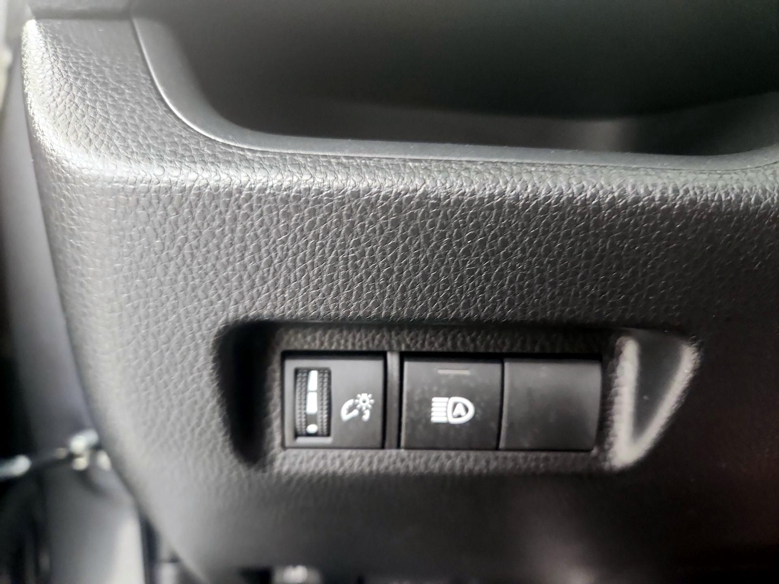 2024 Toyota RAV4 LE - Photo 14