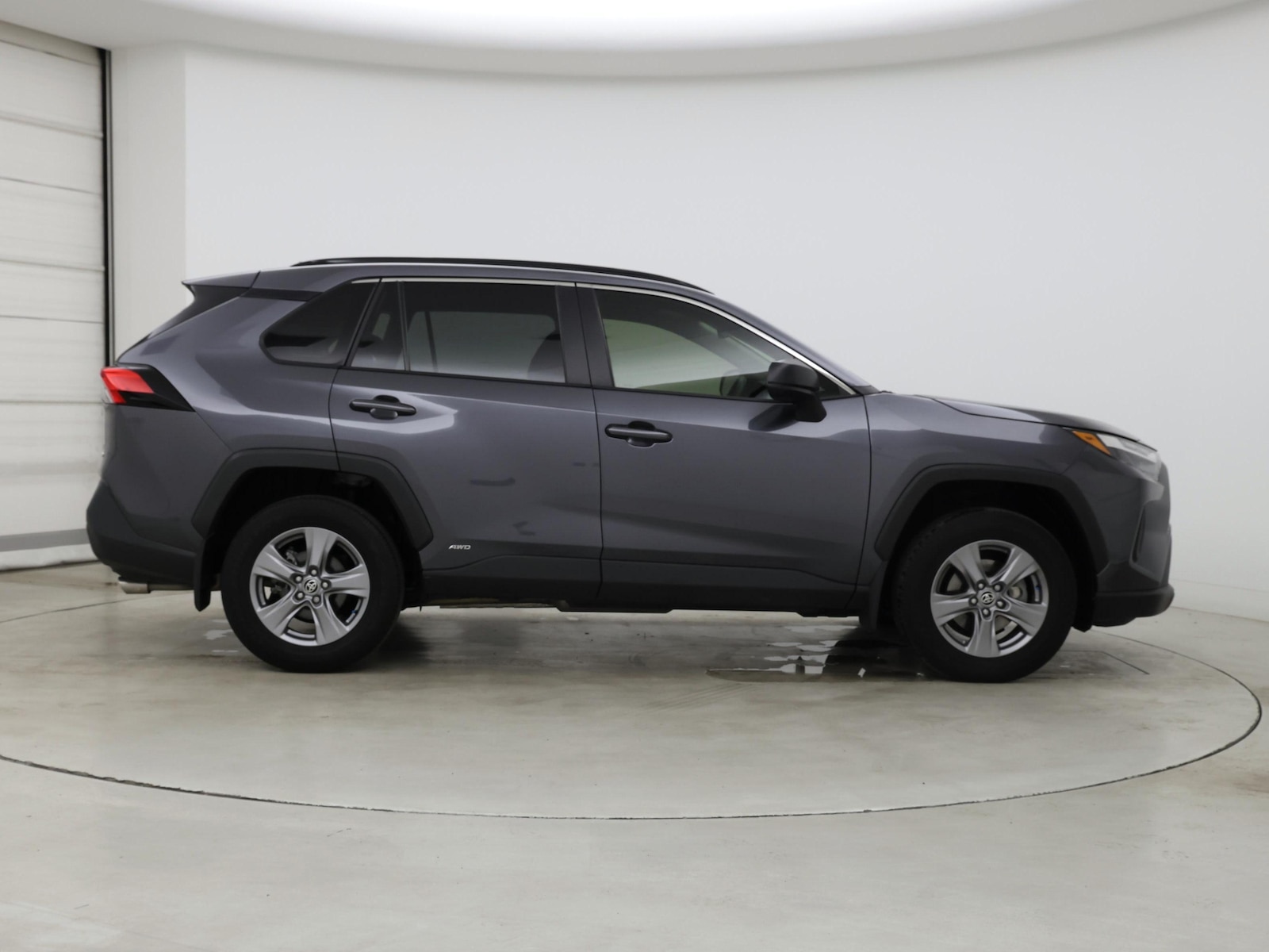 2024 Toyota RAV4 LE - Photo 8