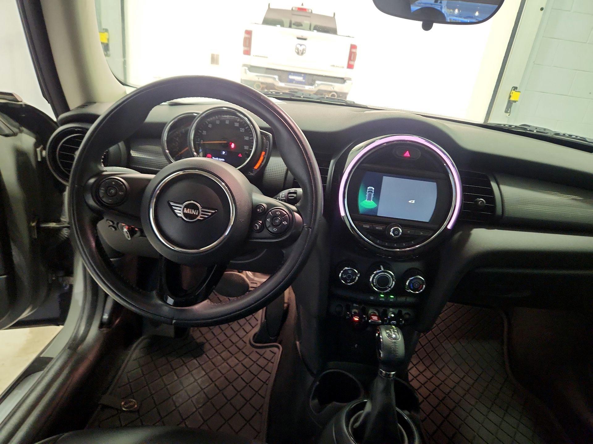Thumbnail: 2019 MINI Cooper Hardtop - 9
