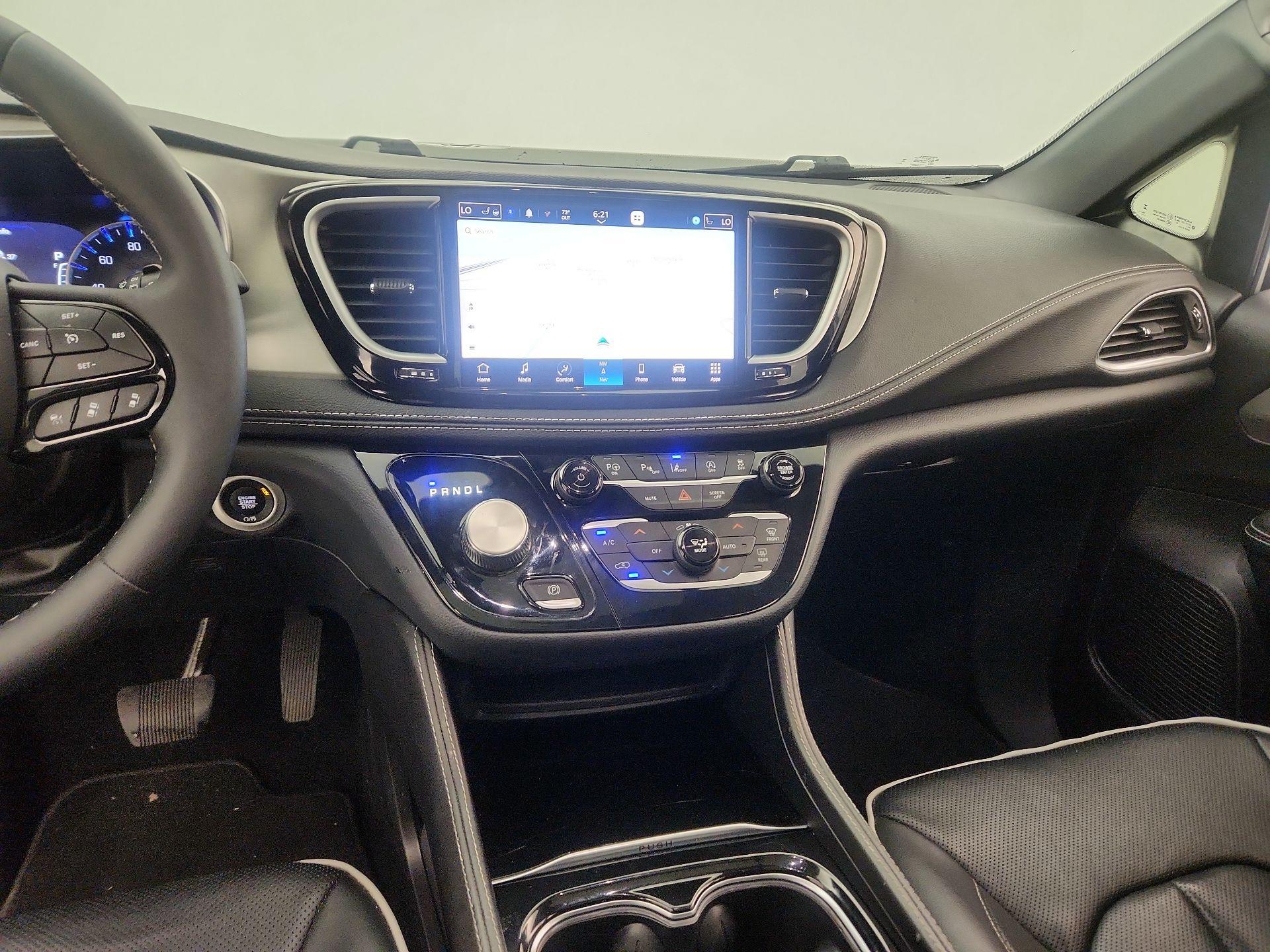 Thumbnail: 2023 Chrysler Pacifica - 9