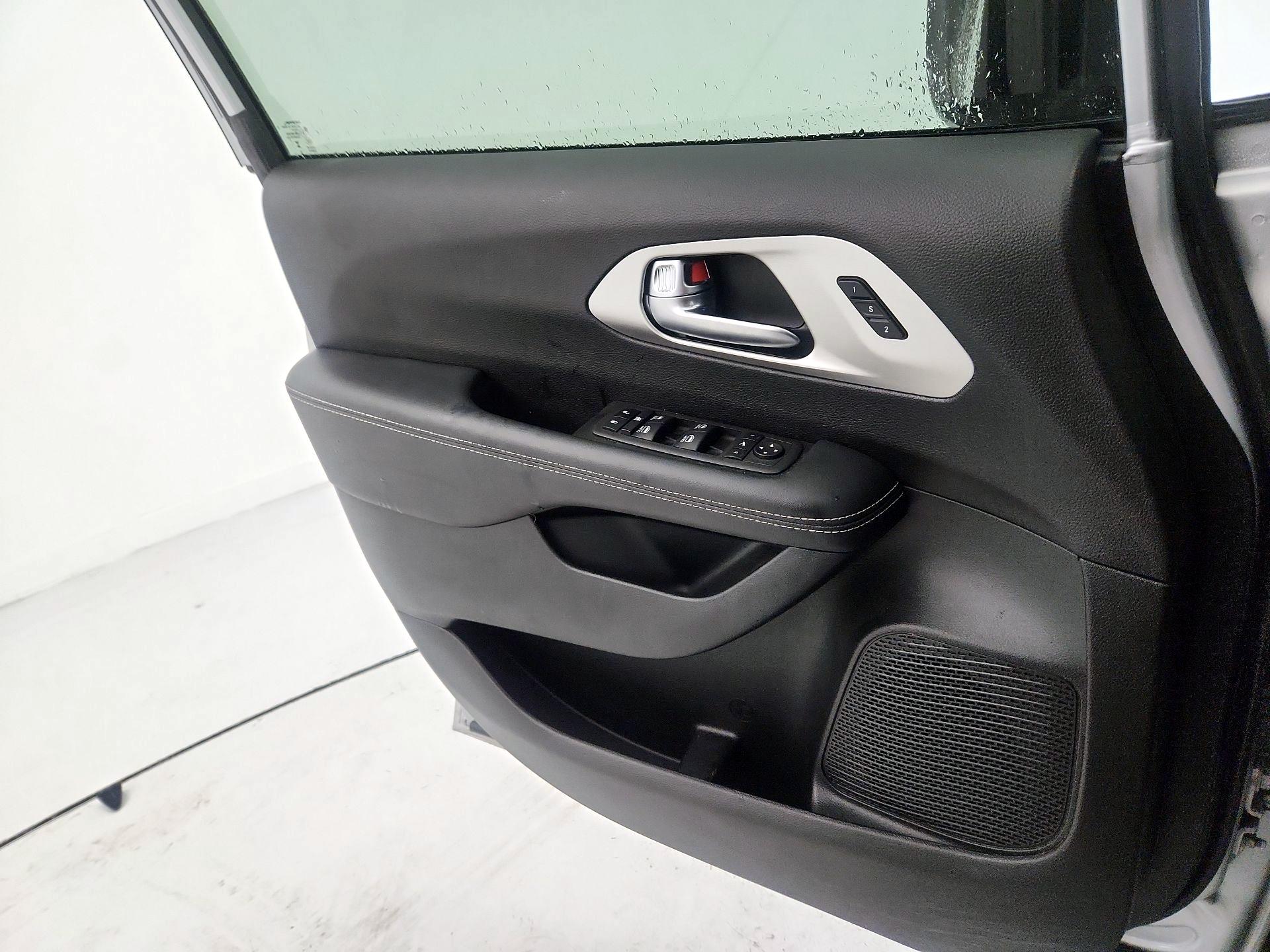 Thumbnail: 2023 Chrysler Pacifica - 12