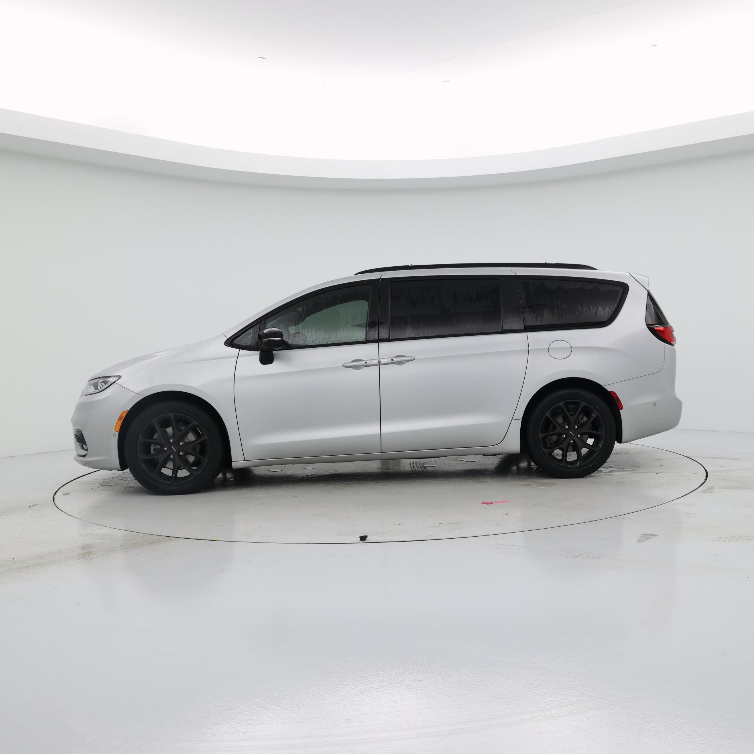 Thumbnail: 2023 Chrysler Pacifica - 3