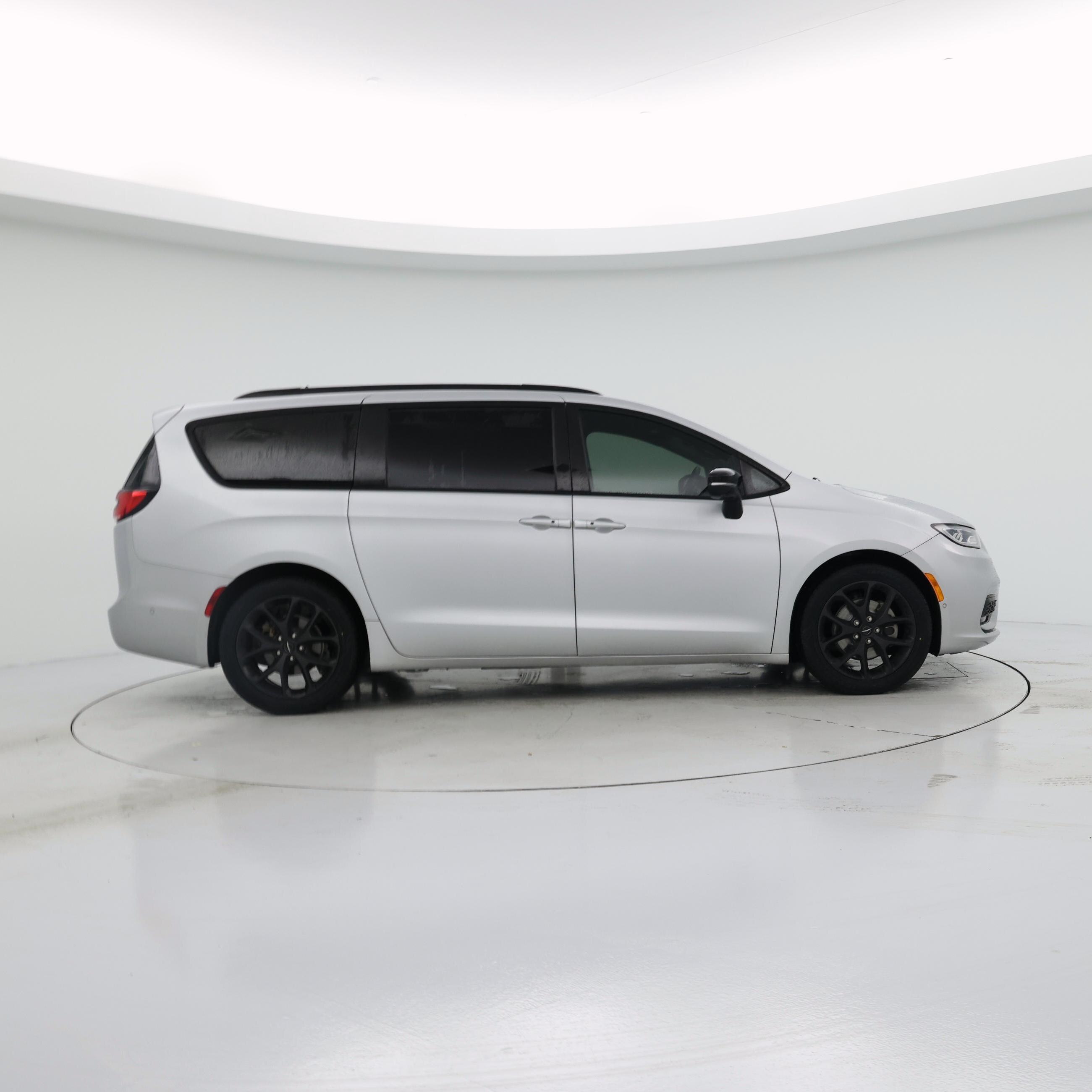 Thumbnail: 2023 Chrysler Pacifica - 7