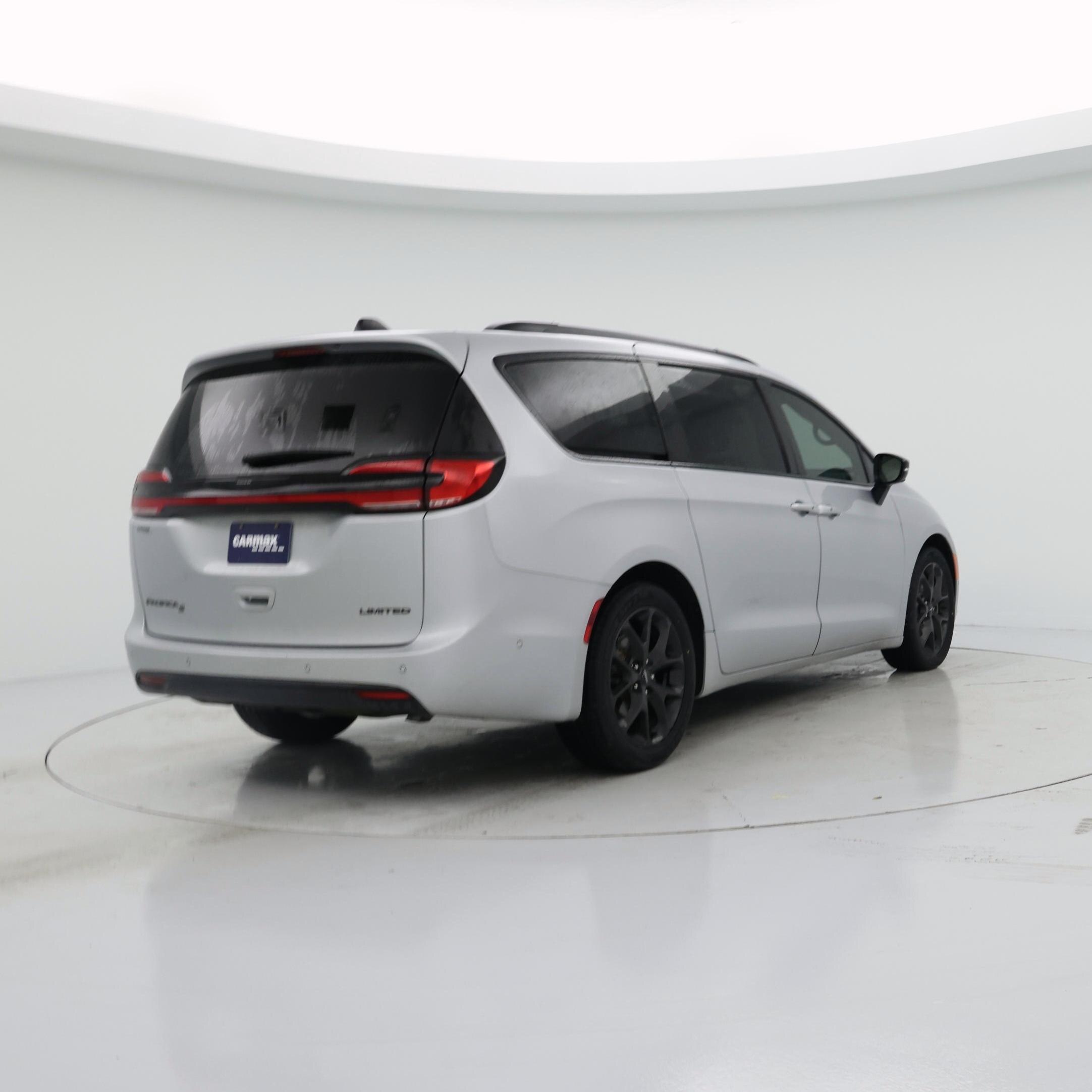 Thumbnail: 2023 Chrysler Pacifica - 8