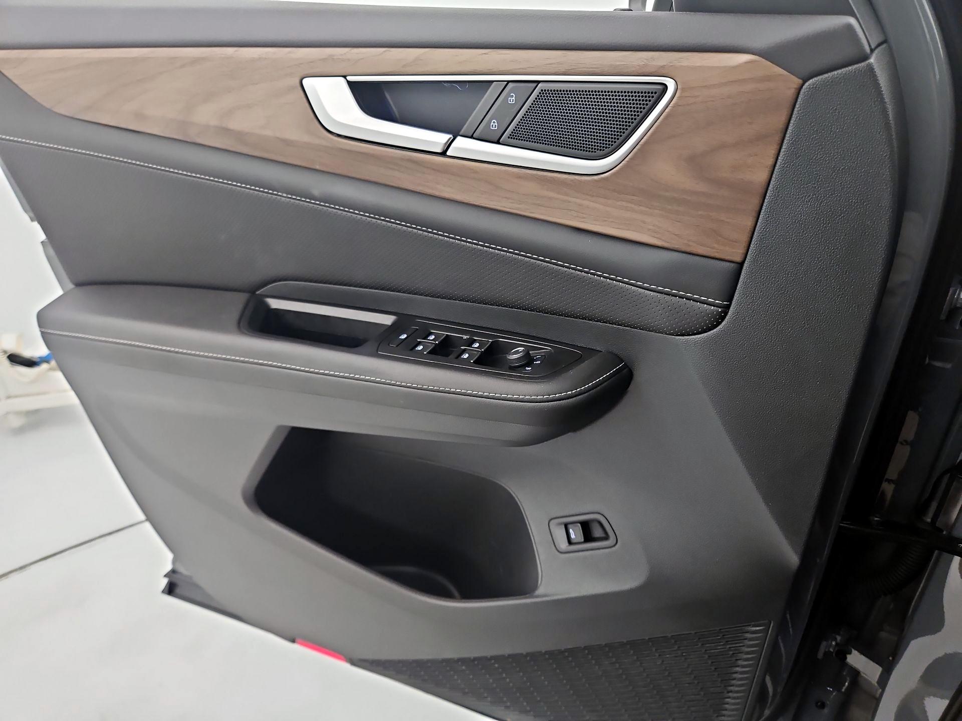 Thumbnail: 2025 Volkswagen Atlas - 12