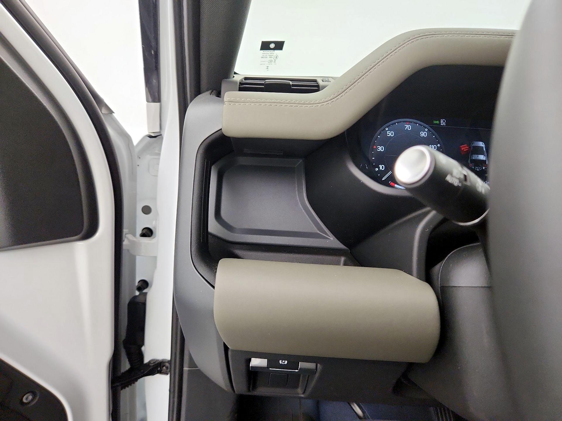 Thumbnail: 2025 Land Rover Defender - 13