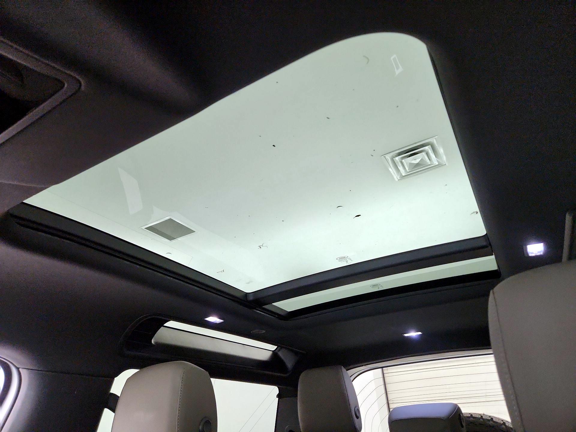 Thumbnail: 2025 Land Rover Defender - 20