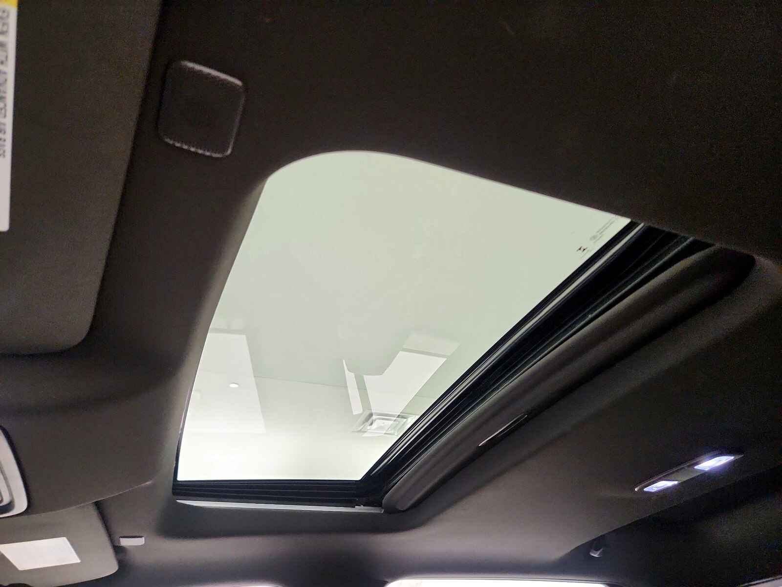 Sunroof(s) & Overhead Airbags