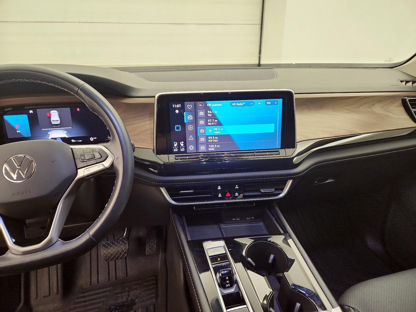 2024 Volkswagen Atlas SE w/Tech - Photo 10