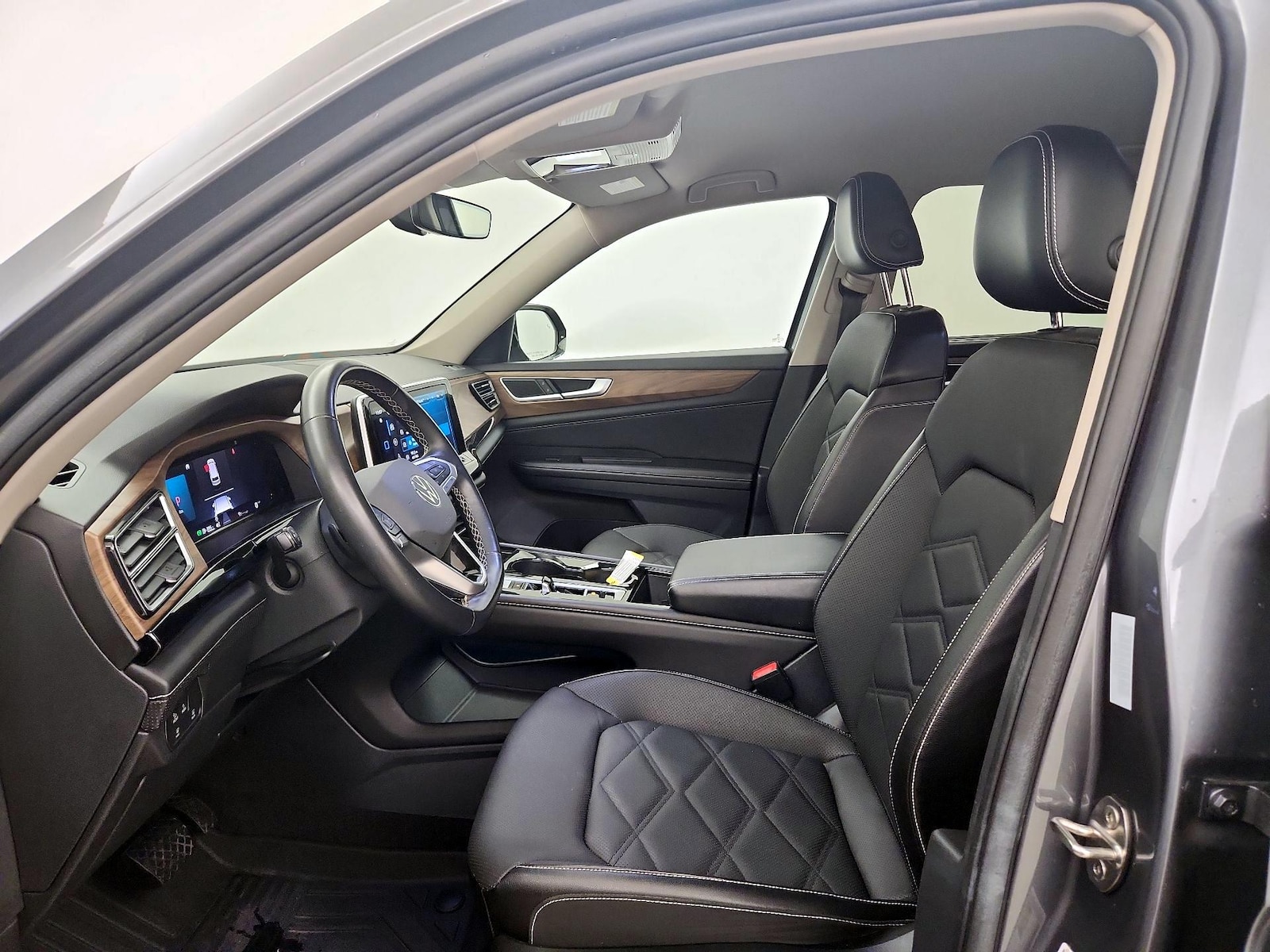 2024 Volkswagen Atlas SE w/Tech - Photo 12