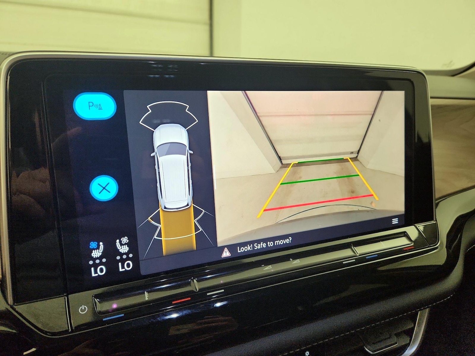 2024 Volkswagen Atlas SE w/Tech - Photo 15