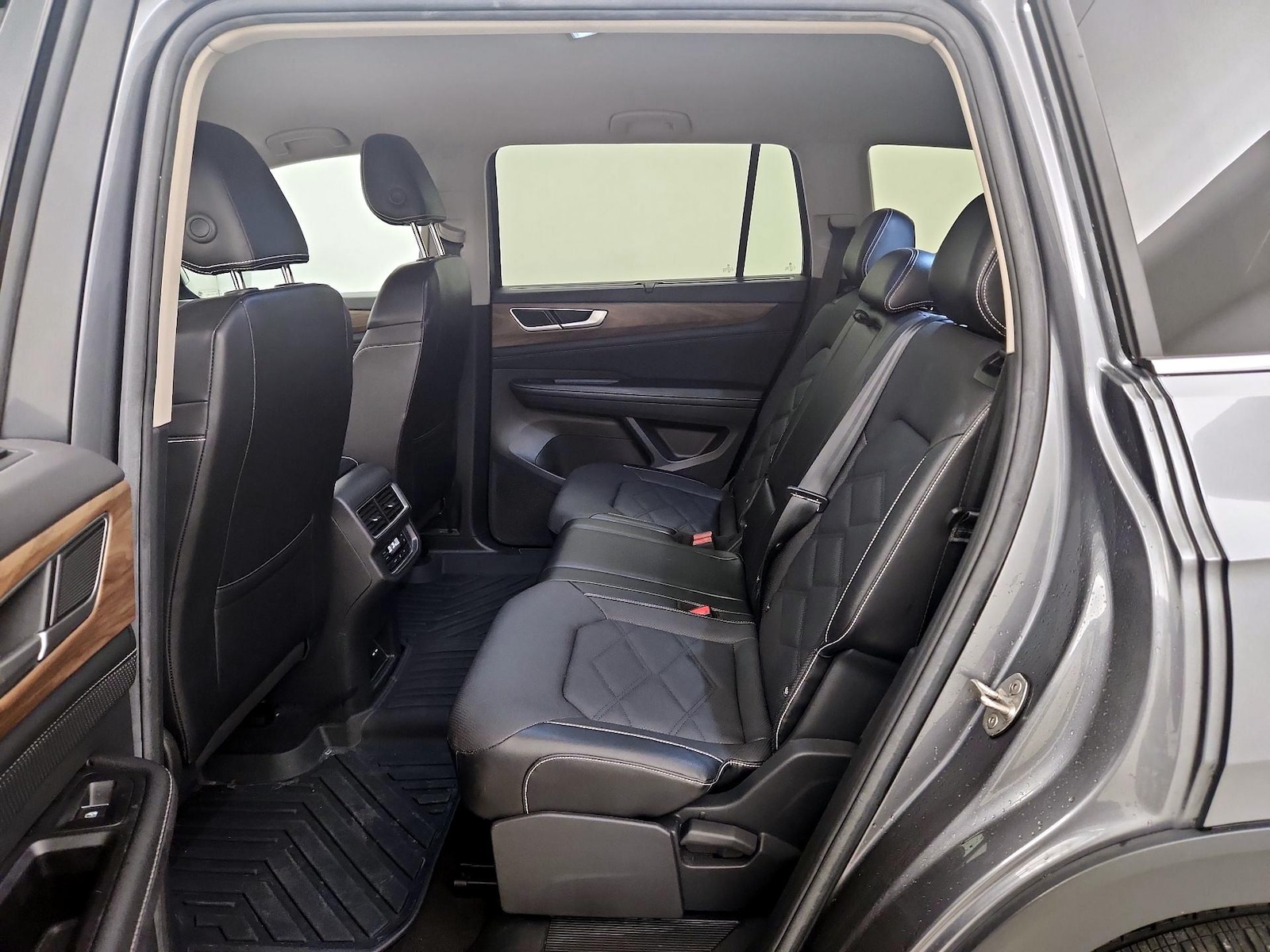 2024 Volkswagen Atlas SE w/Tech - Photo 20