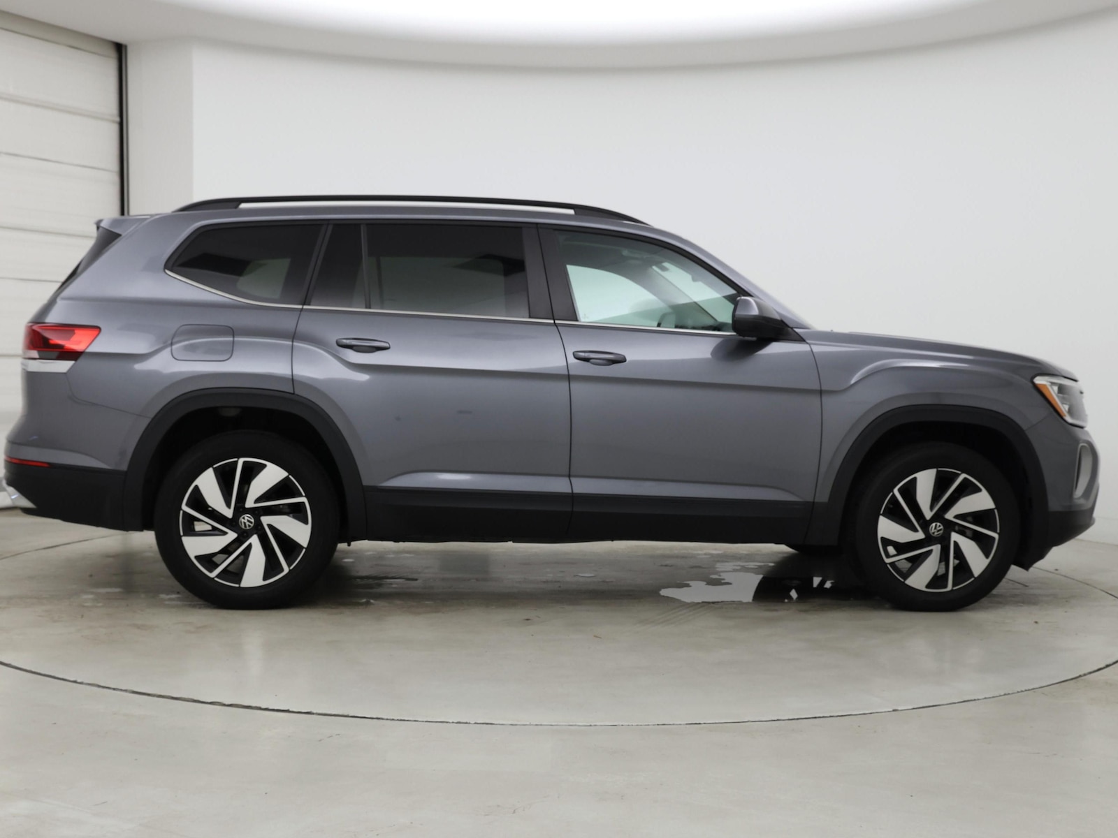 2024 Volkswagen Atlas SE w/Tech - Photo 8