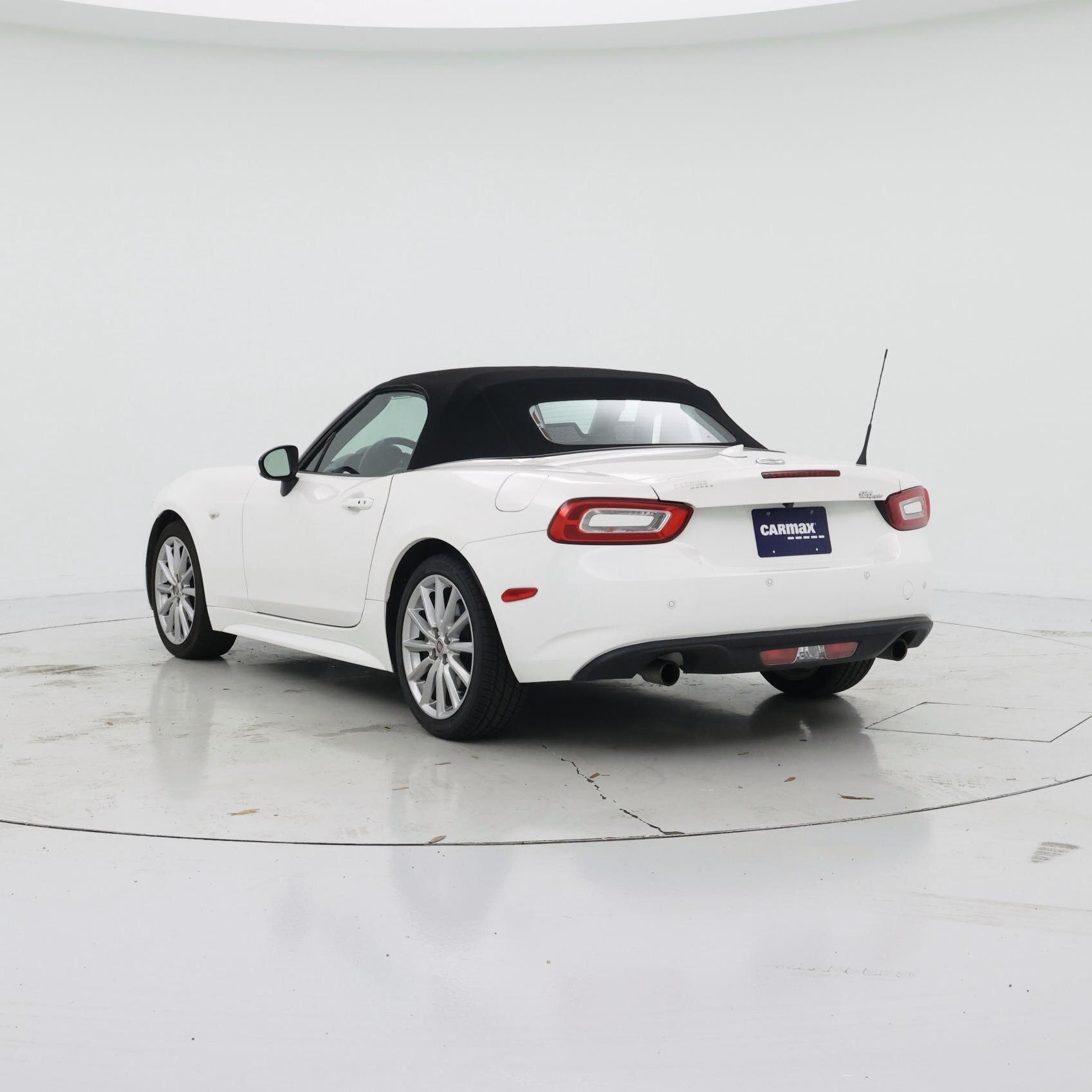 Thumbnail: 2017 Fiat 124 Spider - 2