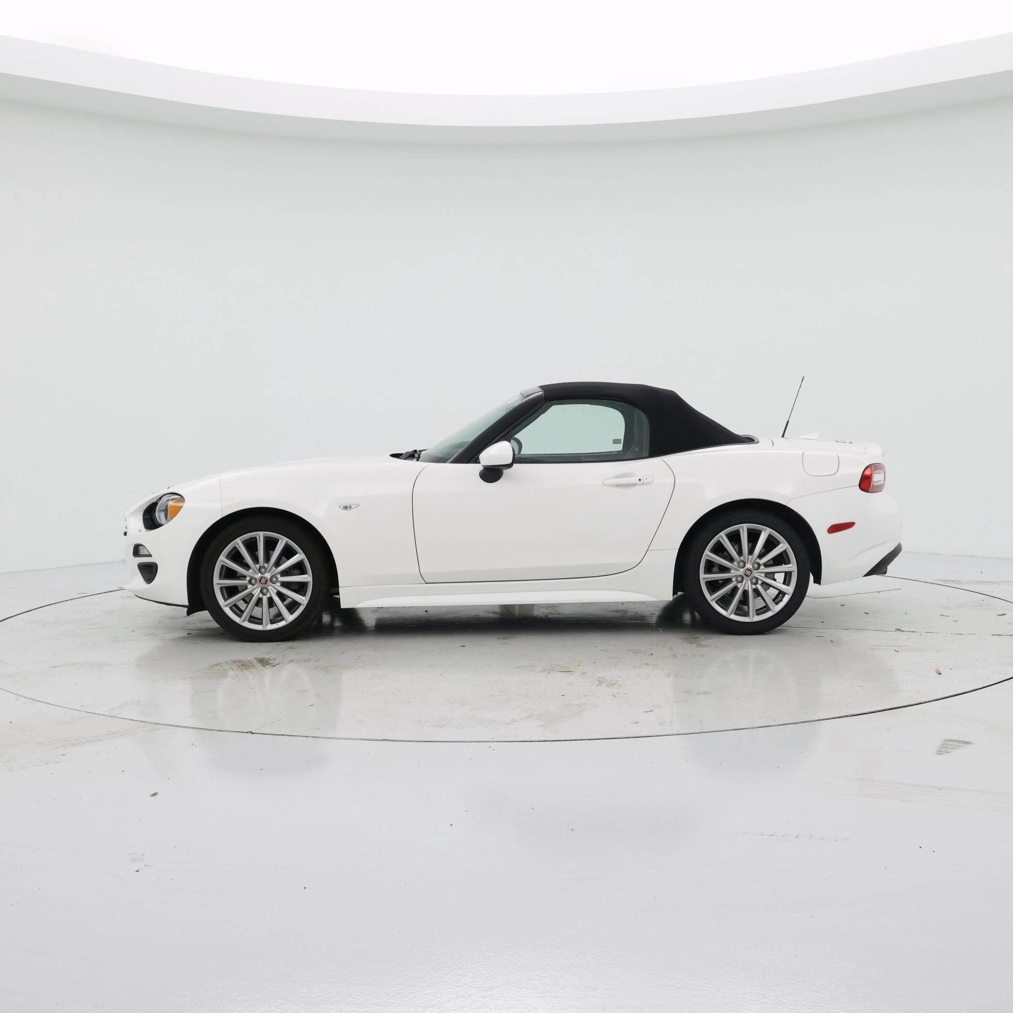 Thumbnail: 2017 Fiat 124 Spider - 3