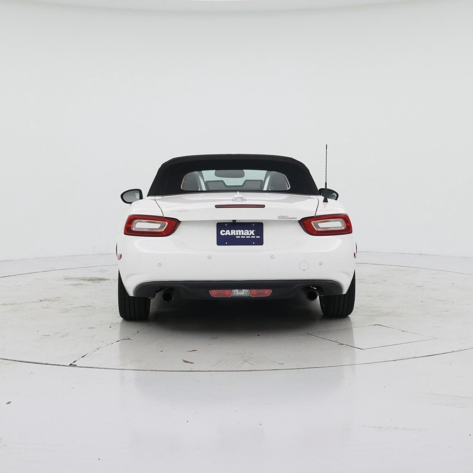 Thumbnail: 2017 Fiat 124 Spider - 6
