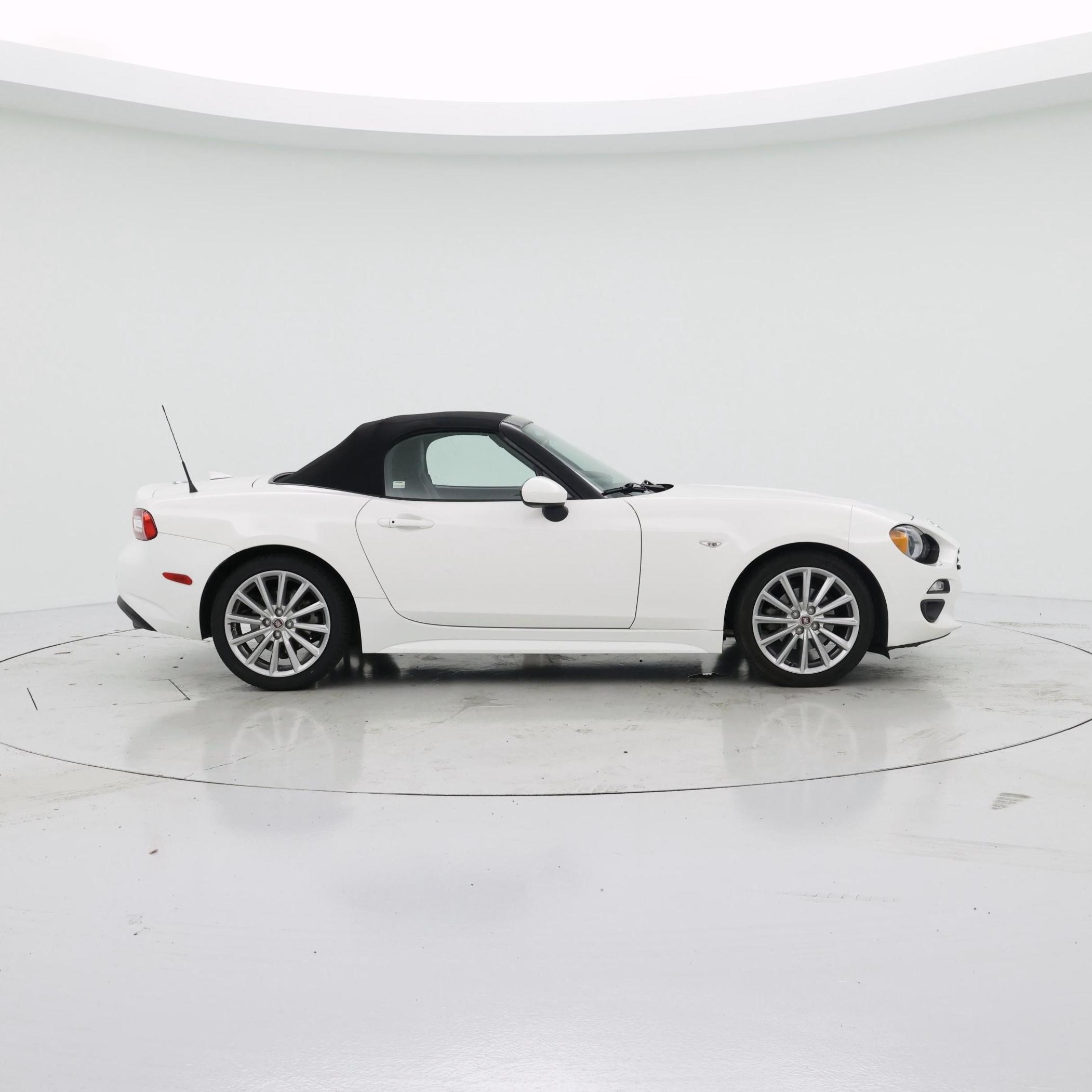 Thumbnail: 2017 Fiat 124 Spider - 7