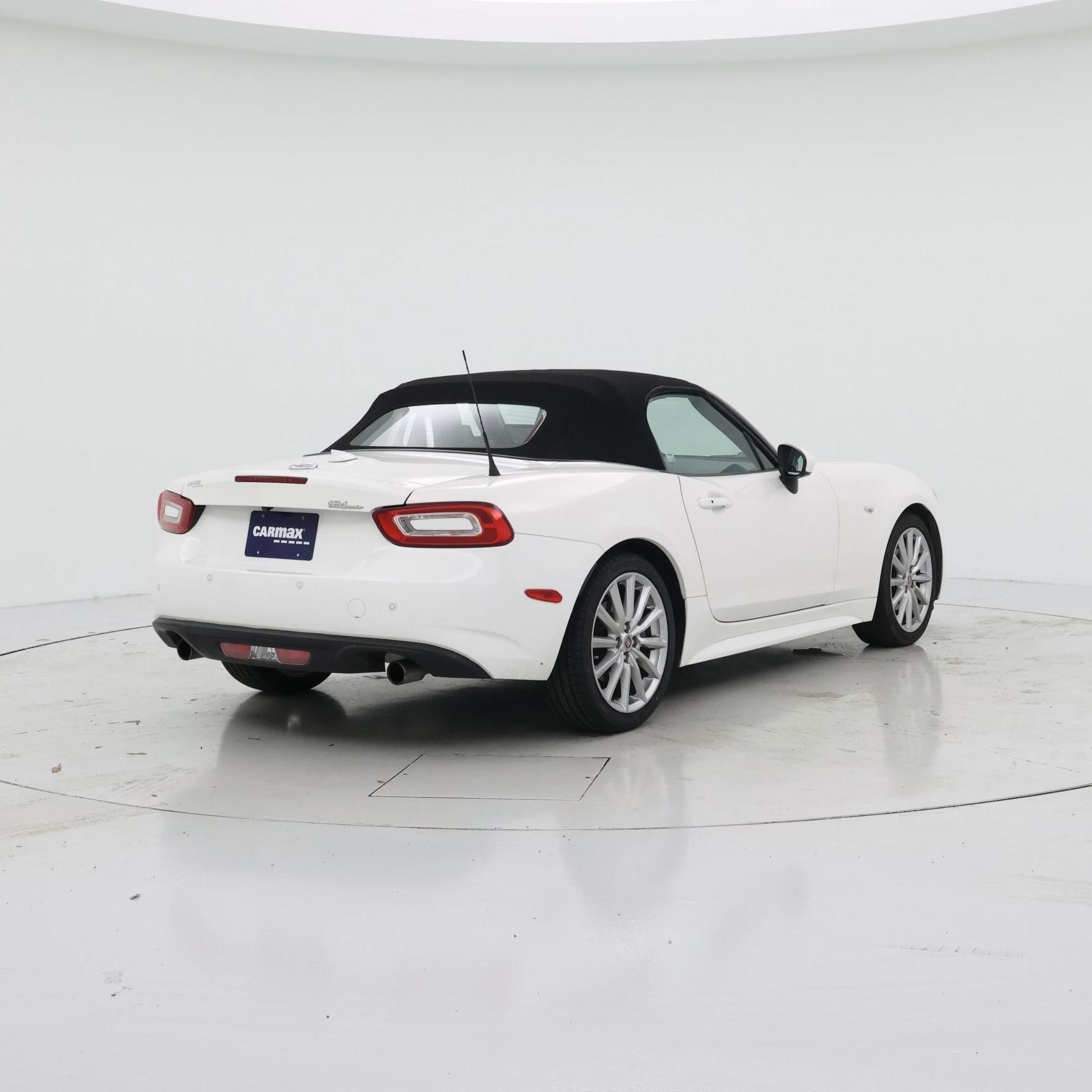 Thumbnail: 2017 Fiat 124 Spider - 8