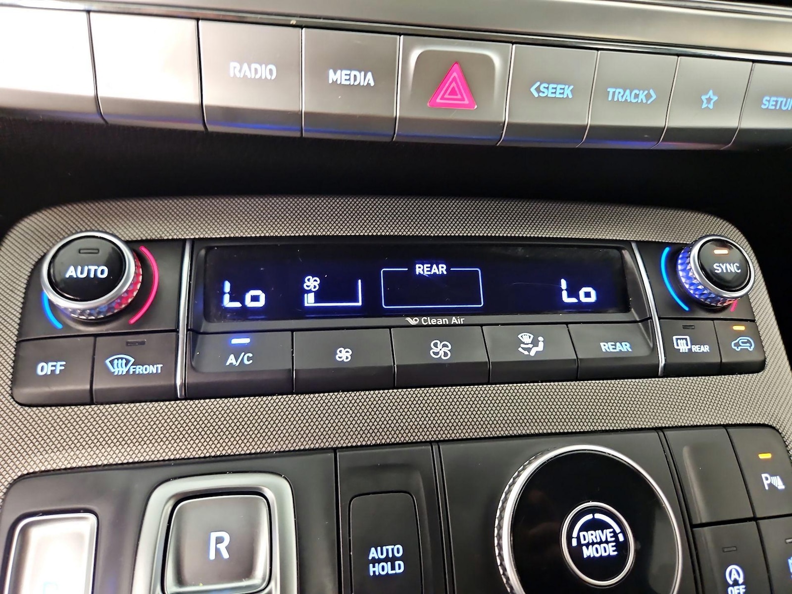 2022 Hyundai Palisade Limited - Photo 18