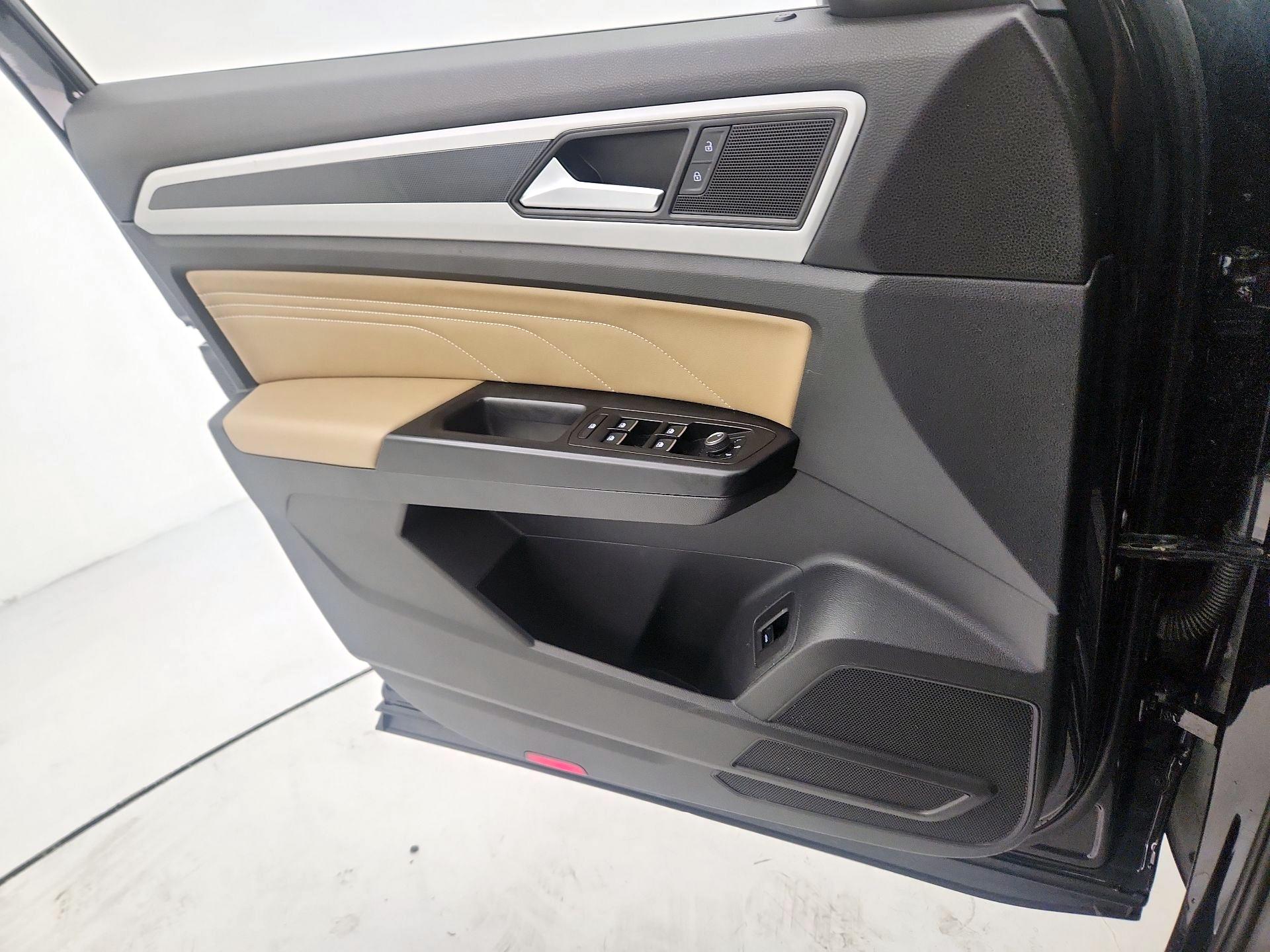 Thumbnail: 2021 Volkswagen Atlas - 12