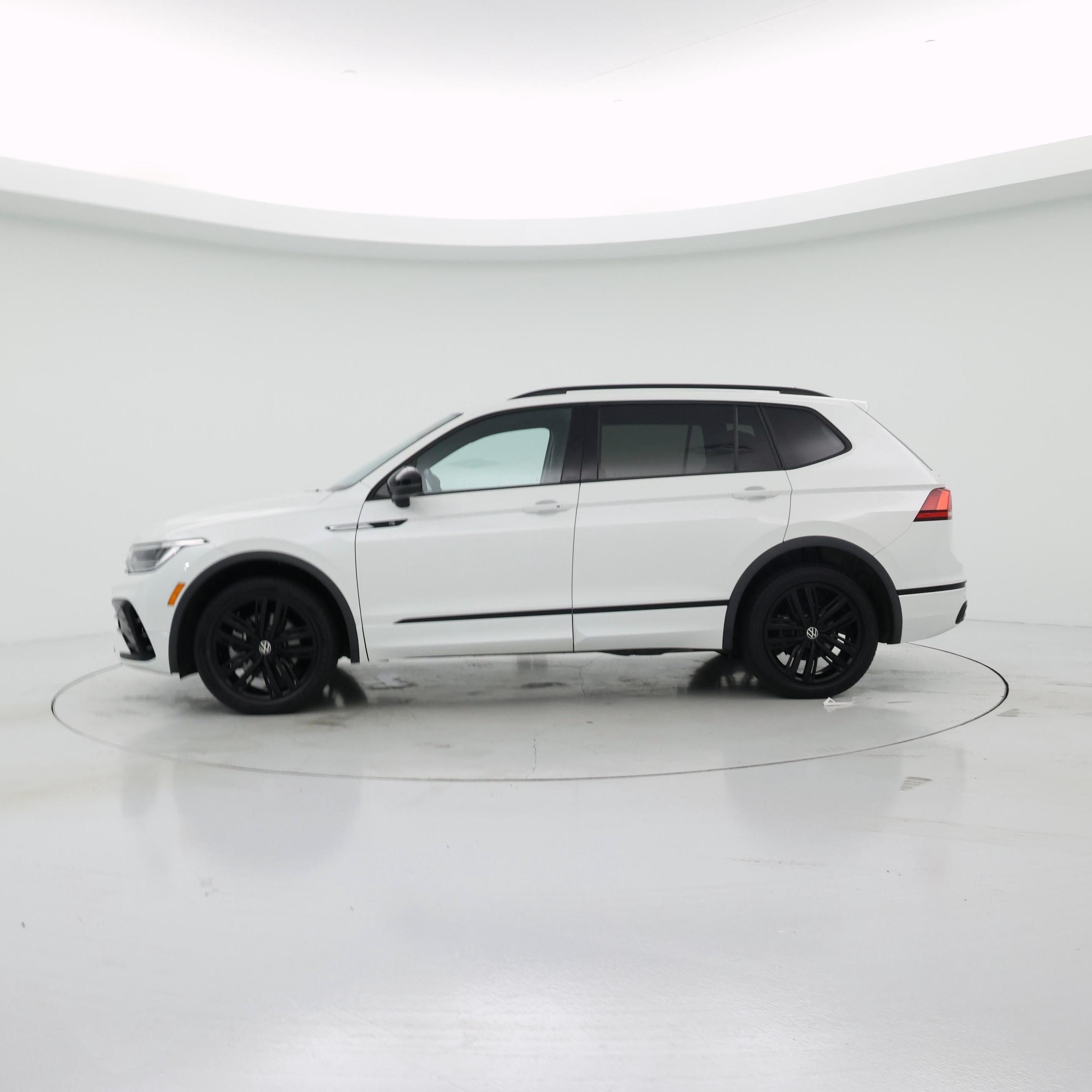 Thumbnail: 2022 Volkswagen Tiguan - 3