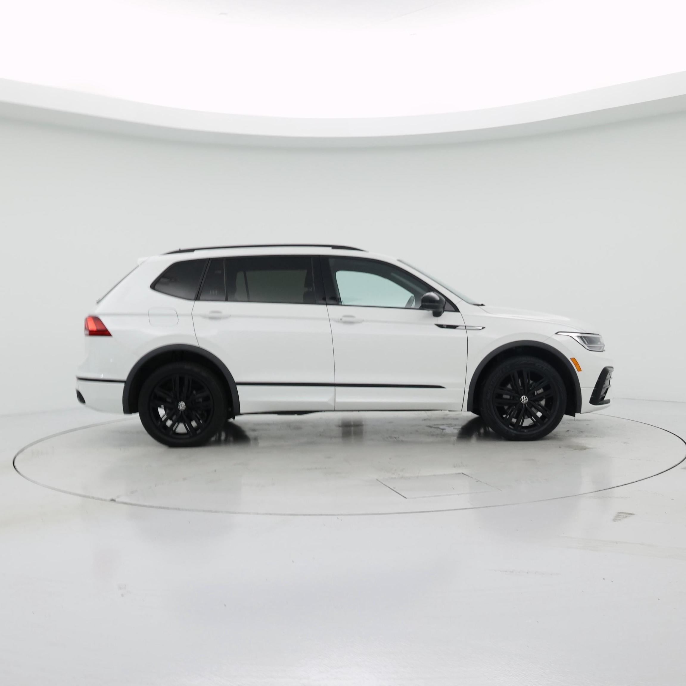 Thumbnail: 2022 Volkswagen Tiguan - 7