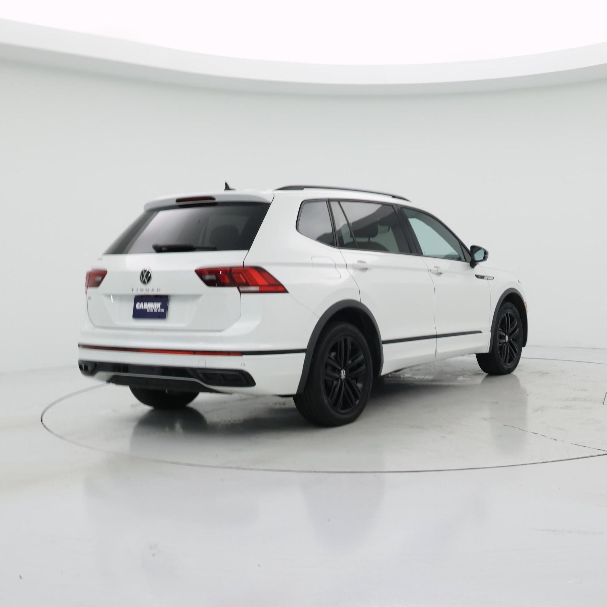 Thumbnail: 2022 Volkswagen Tiguan - 8