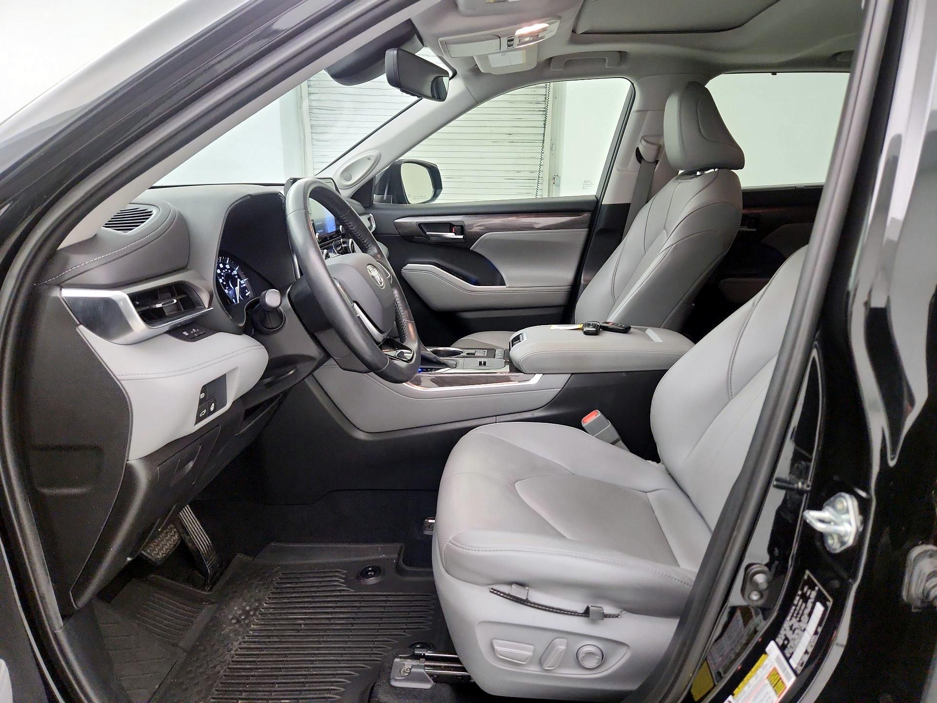 Thumbnail: 2021 Toyota Highlander - 9