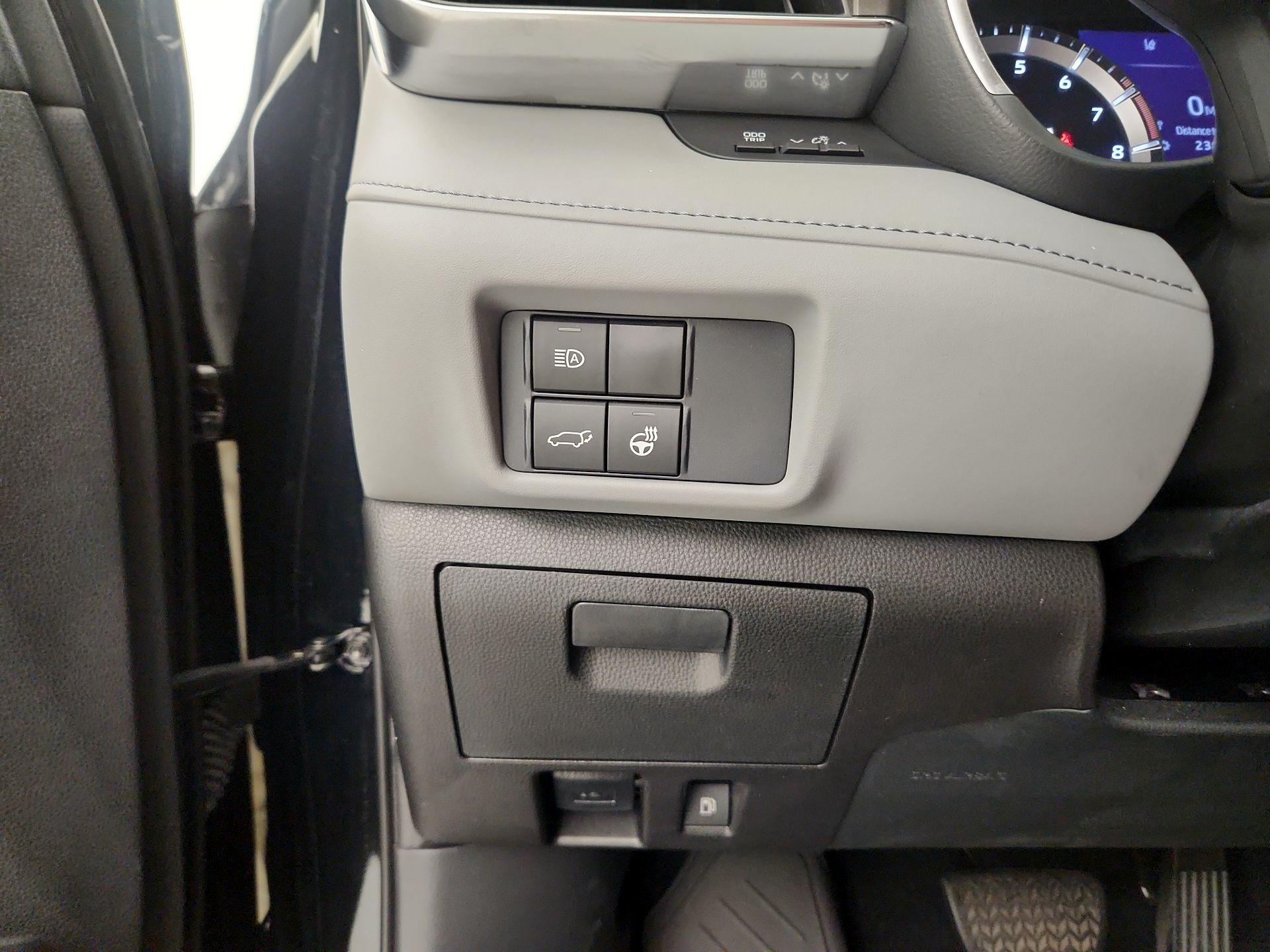 Thumbnail: 2021 Toyota Highlander - 11