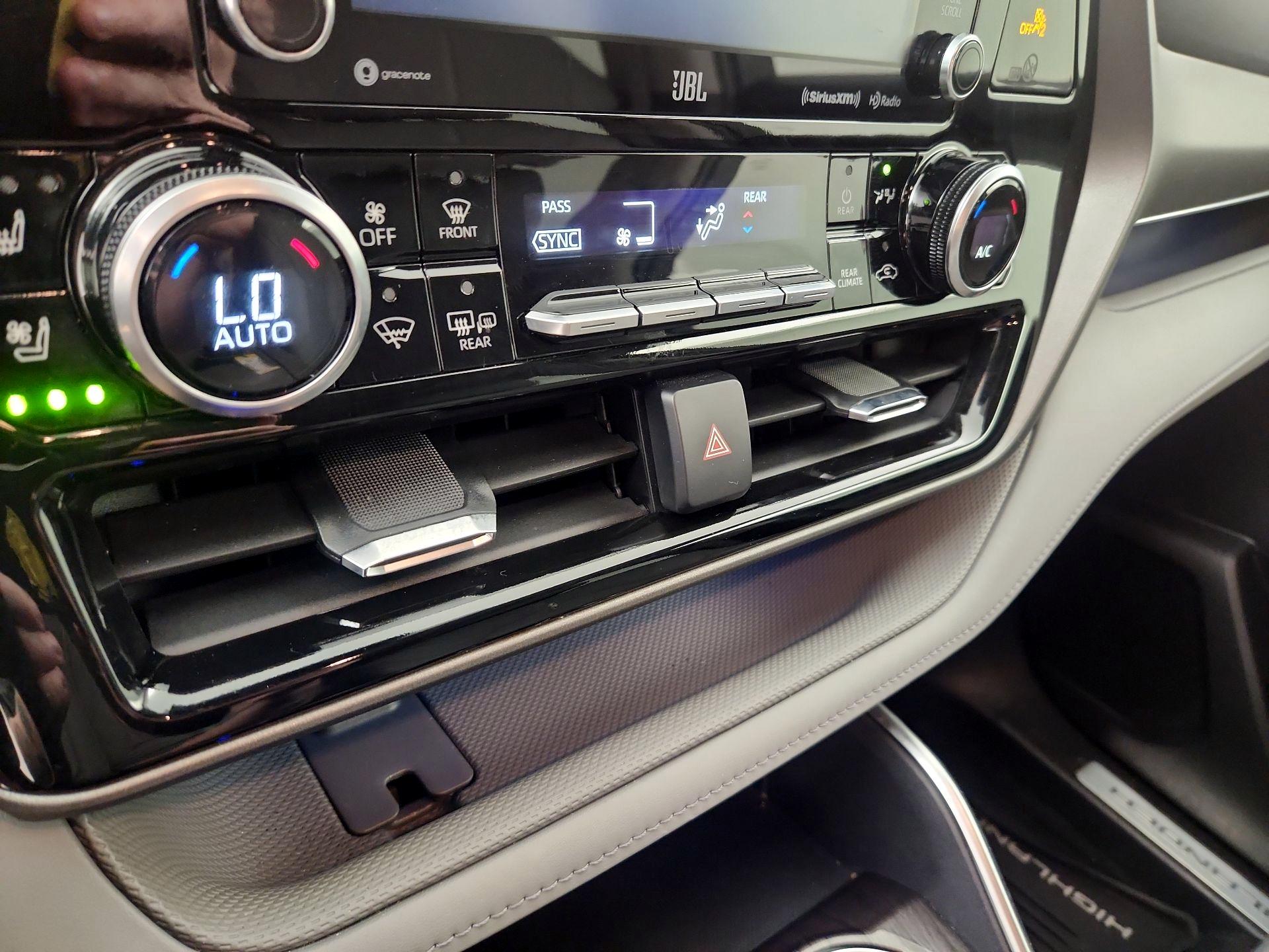 Thumbnail: 2021 Toyota Highlander - 14
