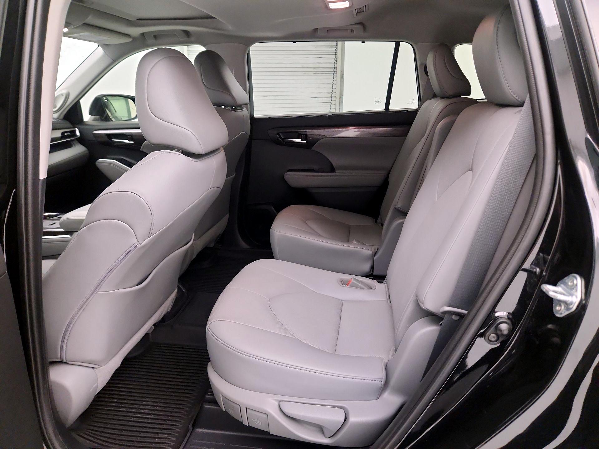 Thumbnail: 2021 Toyota Highlander - 17