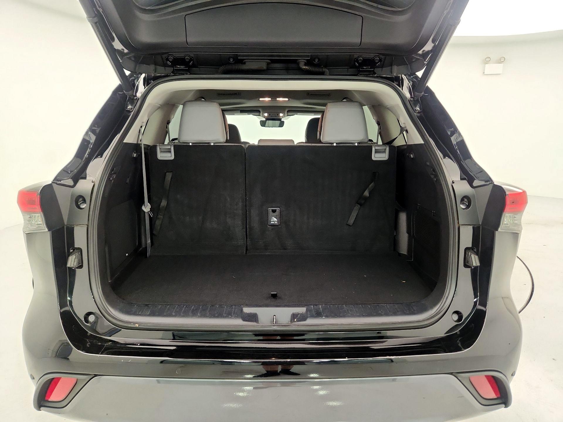 Thumbnail: 2021 Toyota Highlander - 19