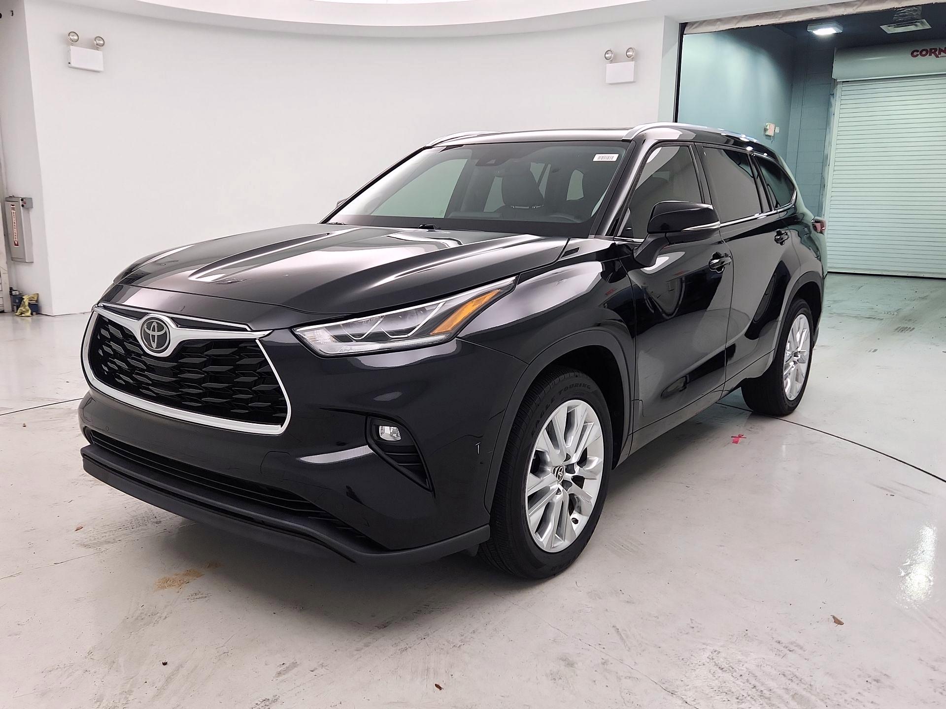 Thumbnail: 2021 Toyota Highlander - 3