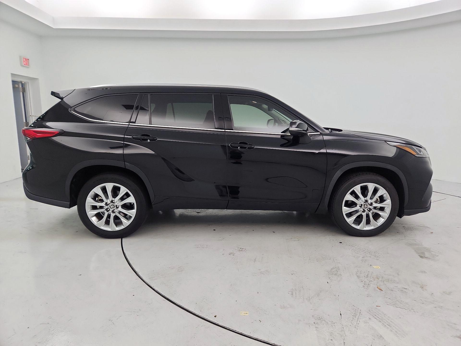 Thumbnail: 2021 Toyota Highlander - 4