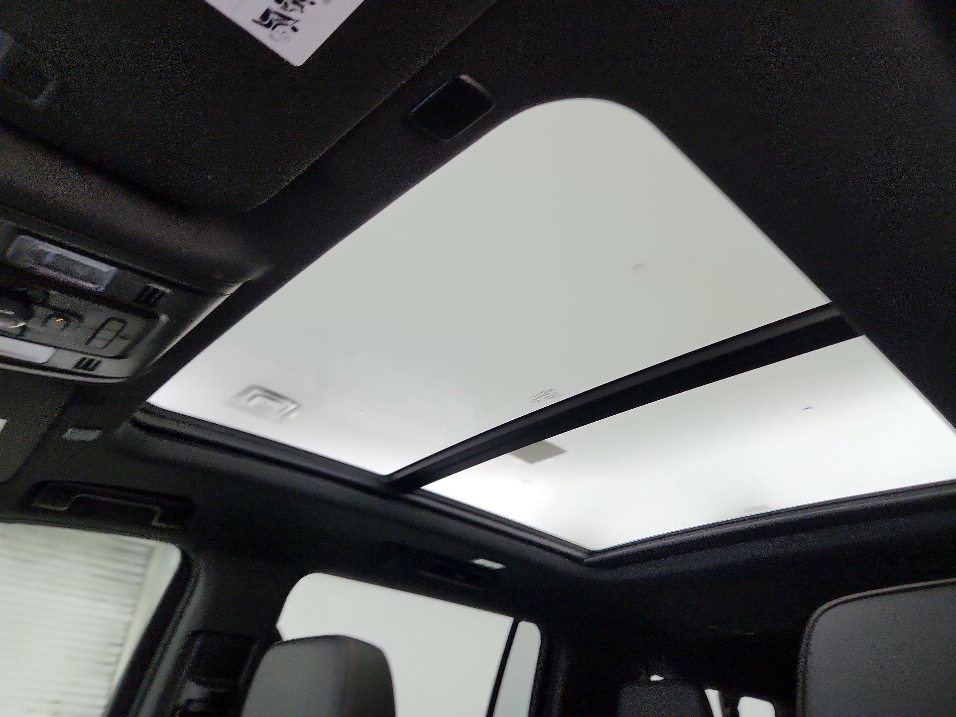 Thumbnail: 2023 Chevrolet Suburban - 20