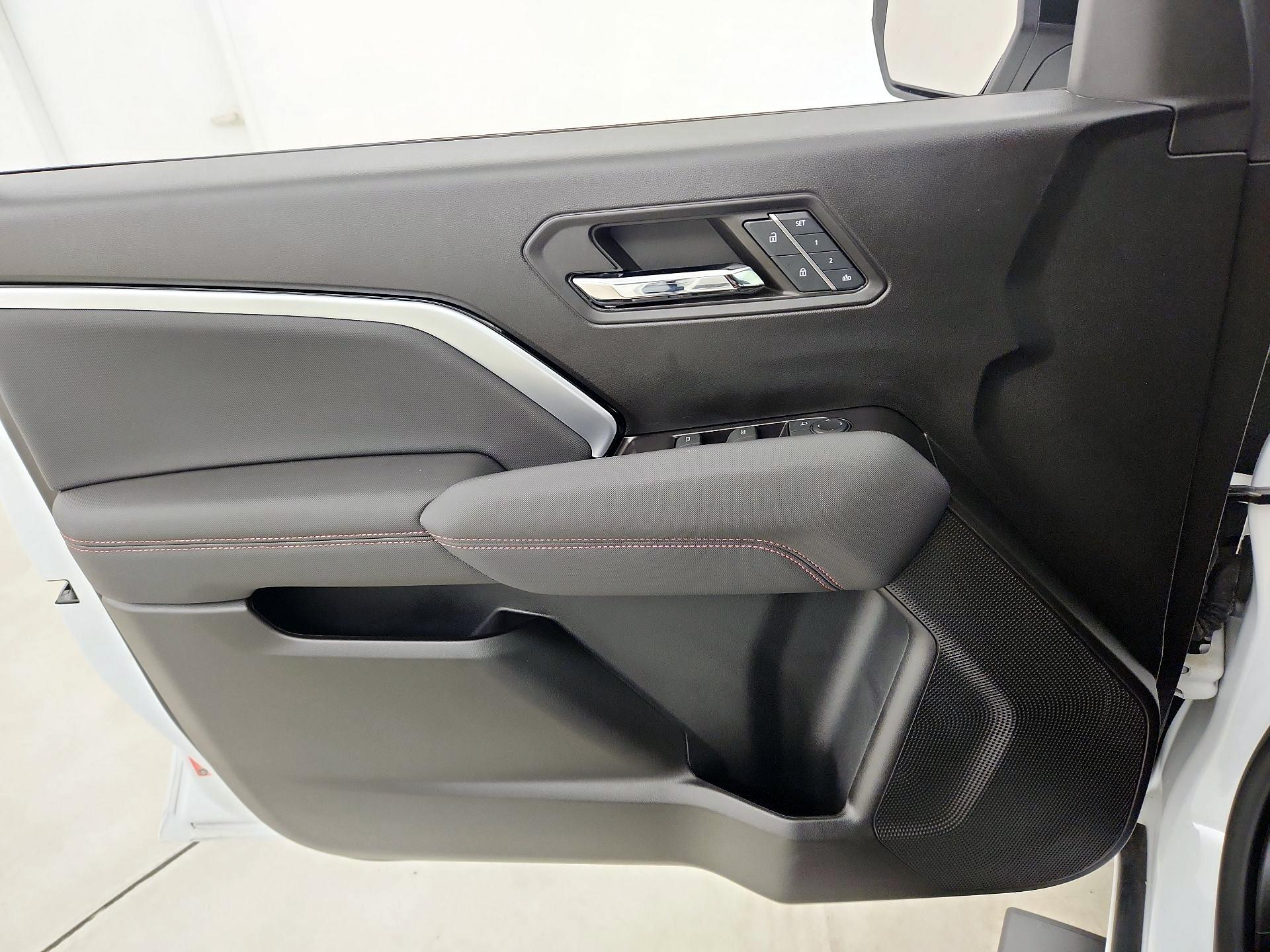 Thumbnail: 2024 Chevrolet Colorado - 12