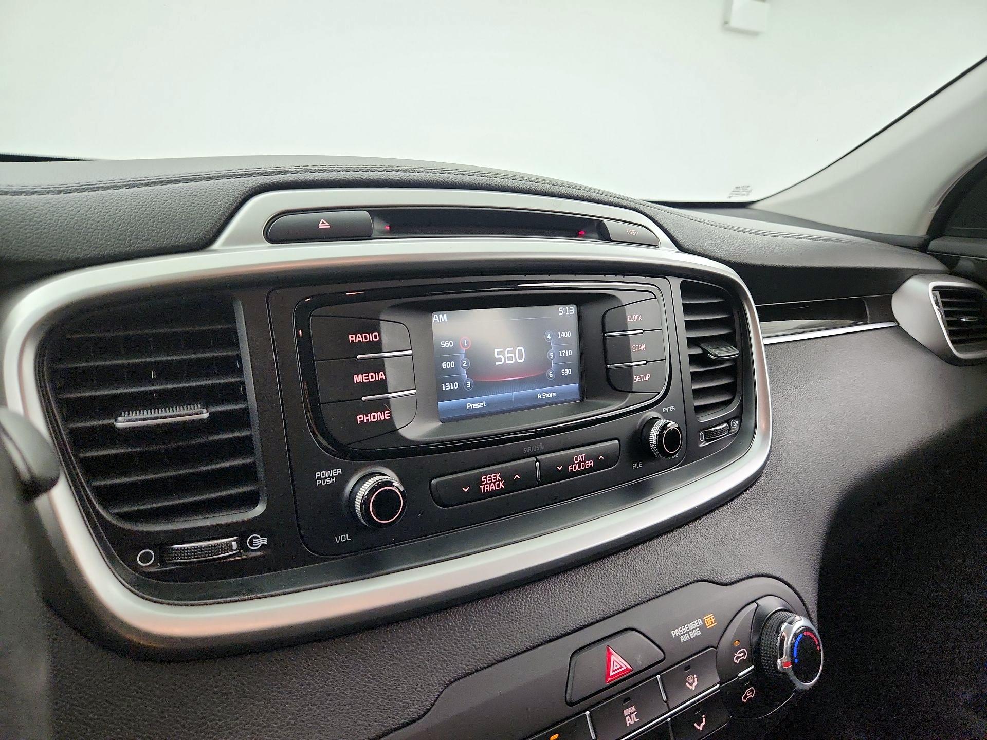 Thumbnail: 2017 Kia Sorento - 16