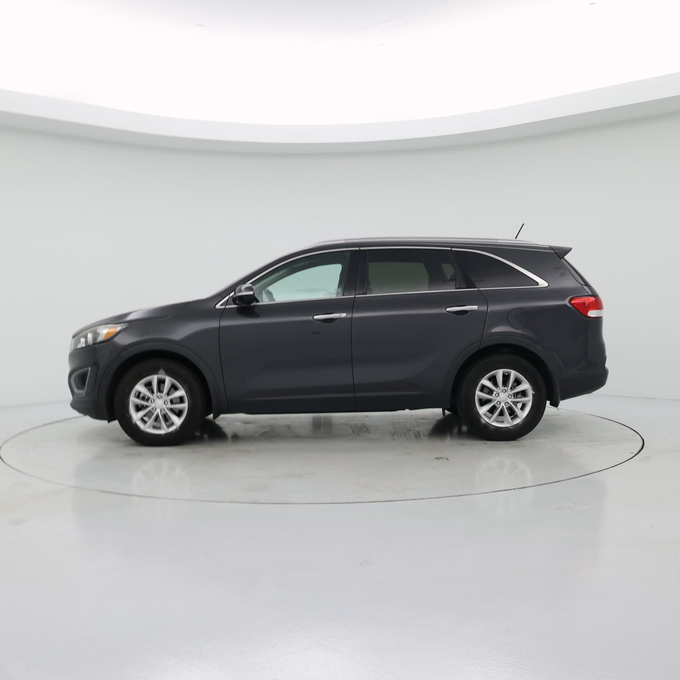 Thumbnail: 2017 Kia Sorento - 3