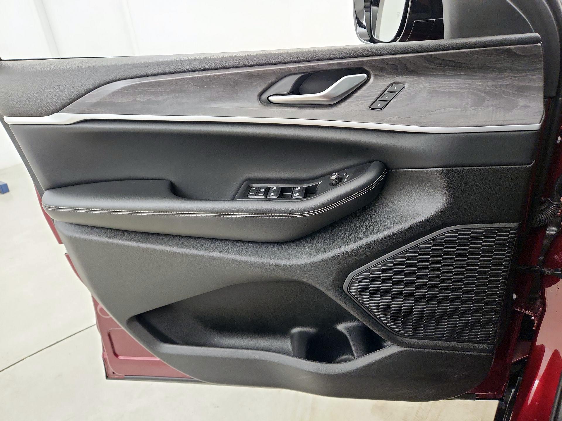 Thumbnail: 2023 Jeep Grand Cherokee L - 12